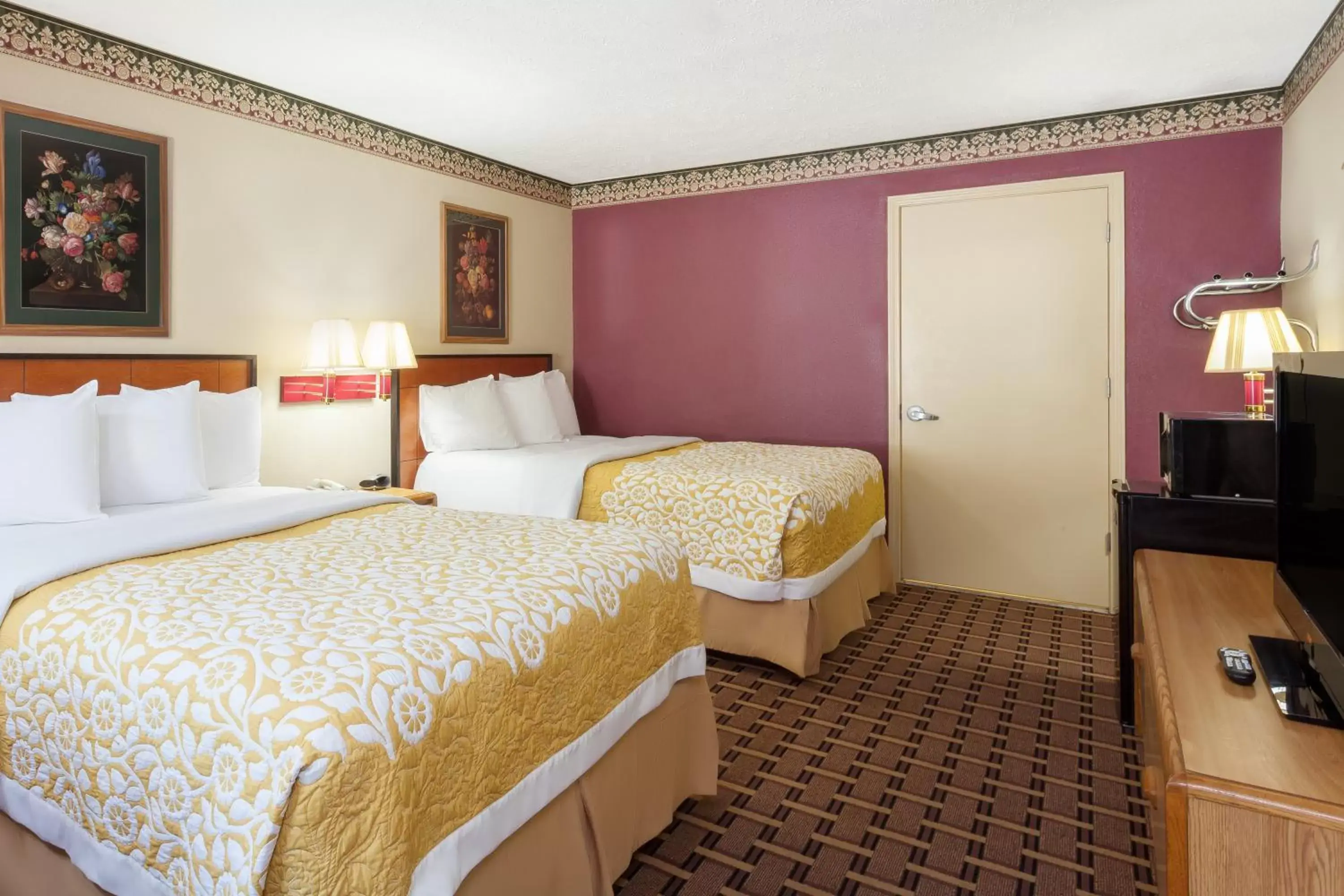Photo of the whole room, Bed in Days Inn by Wyndham Lexington