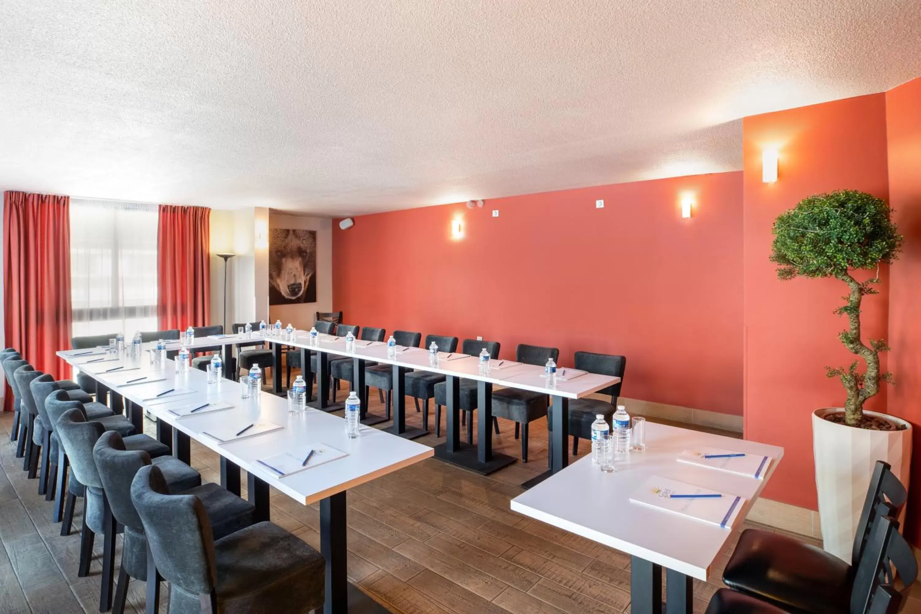 Meeting/conference room in SOWELL HOTELS Le Parc & Spa
