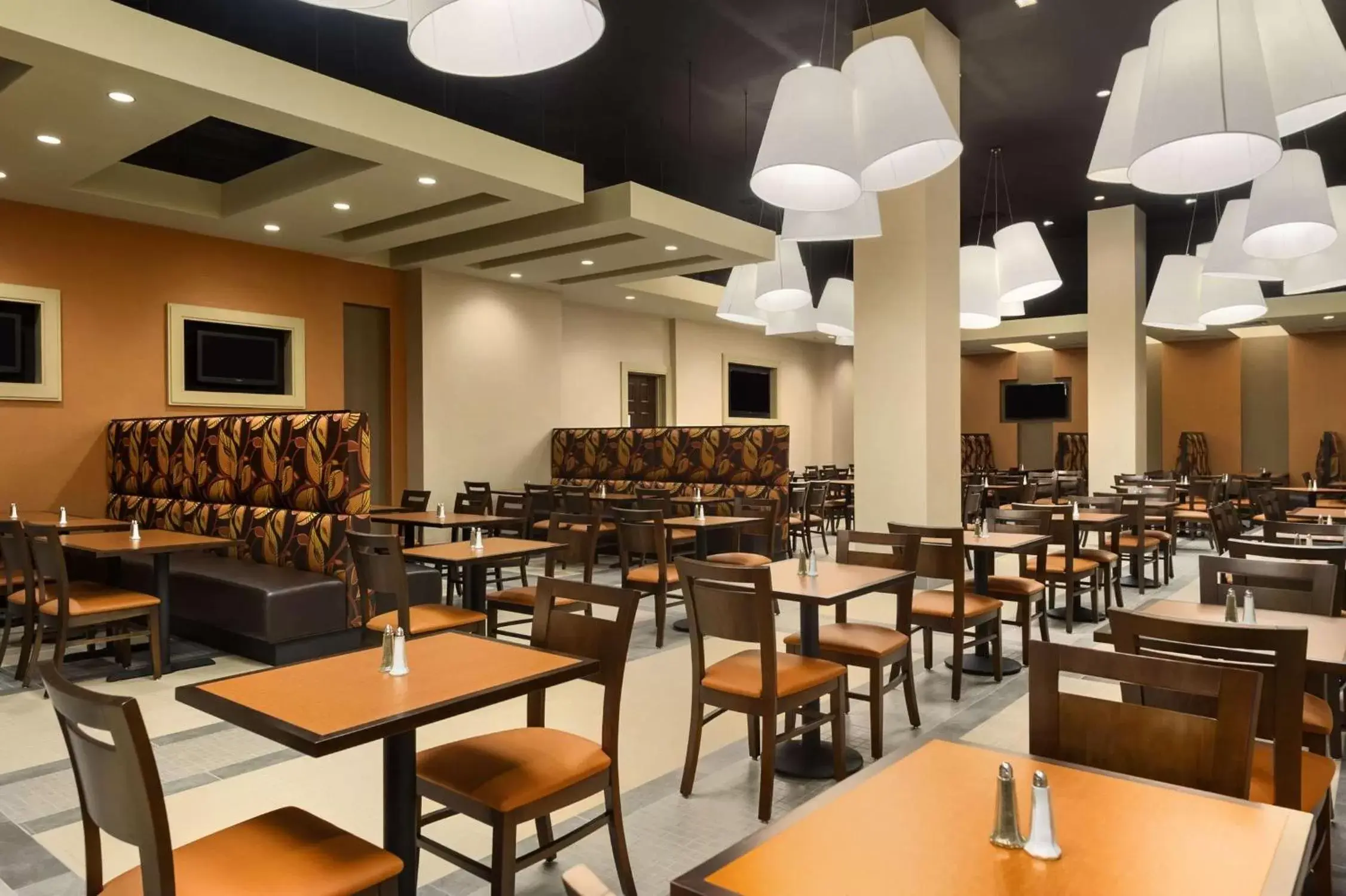 Dining area, Restaurant/Places to Eat in Embassy Suites by Hilton Orlando Lake Buena Vista South