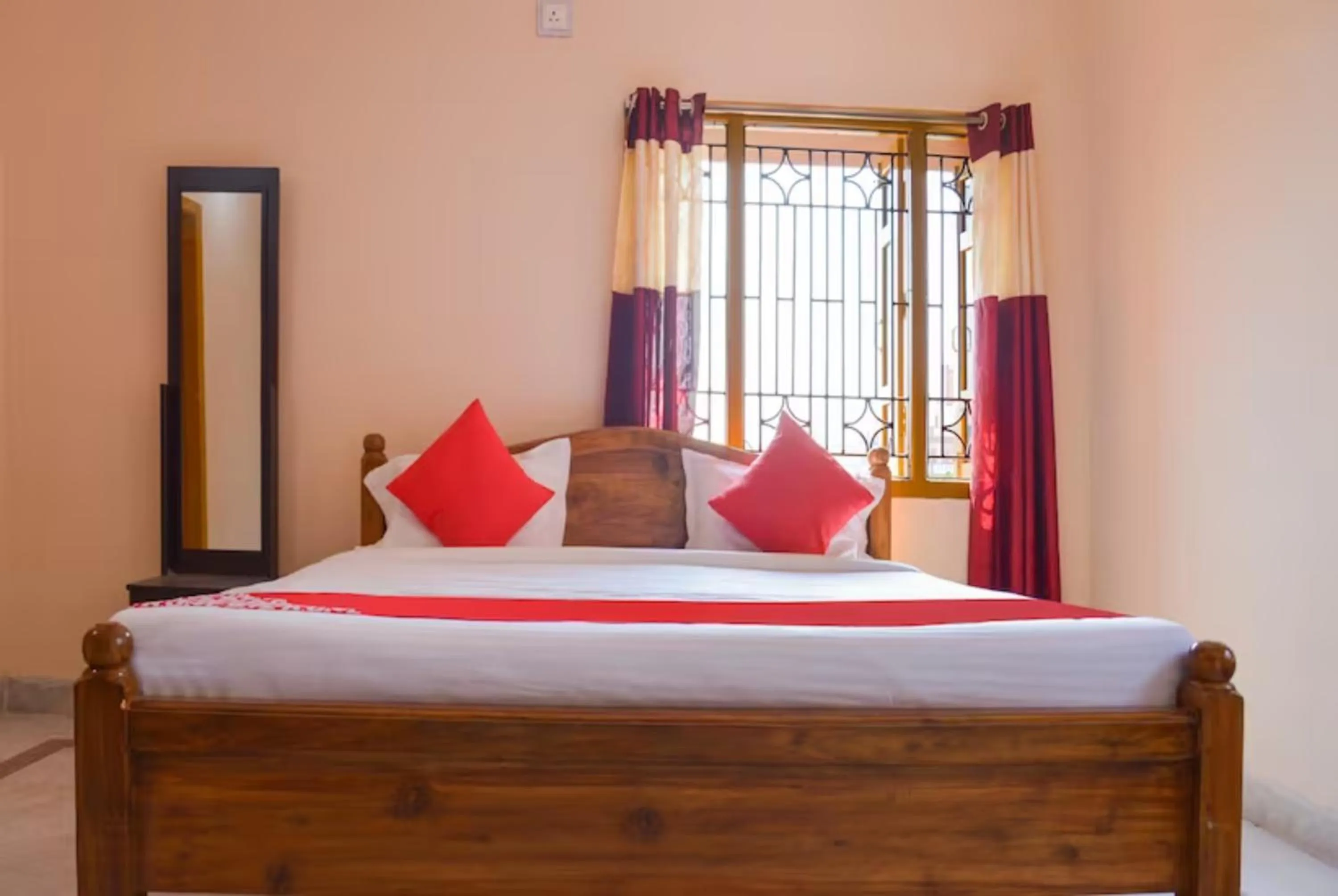 Bed in Goroomgo Caroline Homestay Bhubaneswar