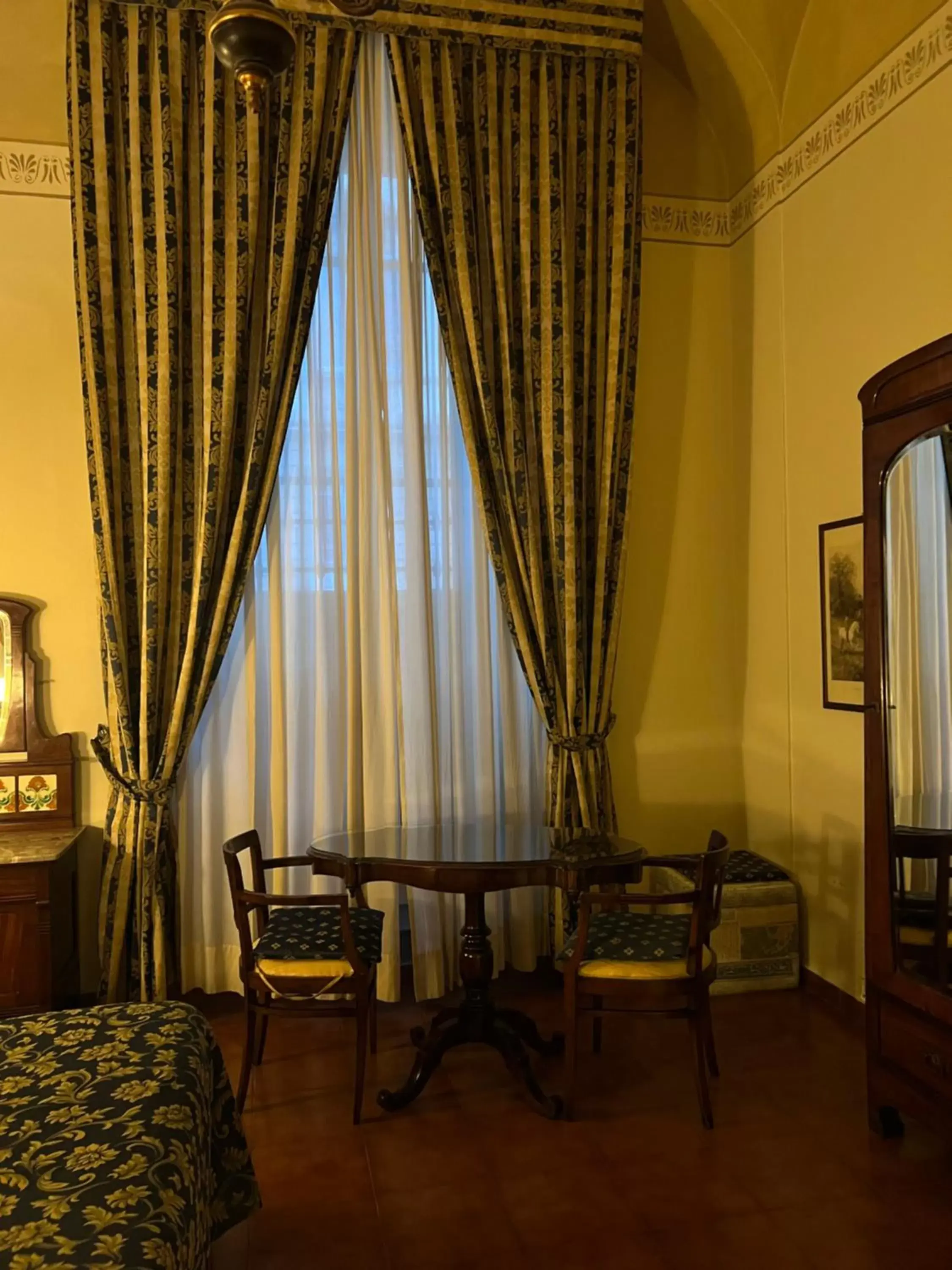 Bed, Seating Area in Hotel Villa Liana