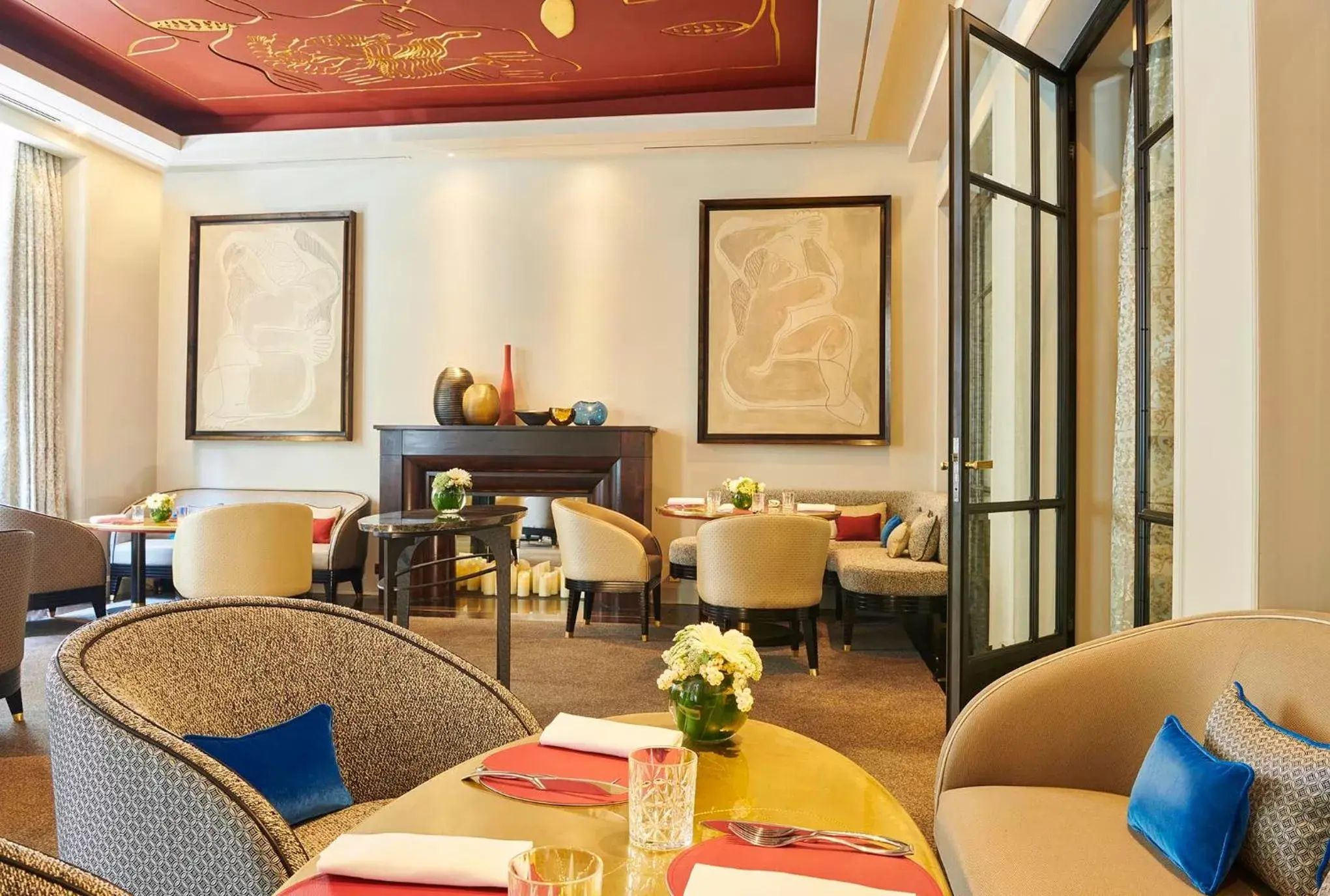 Lounge or bar, Restaurant/Places to Eat in Le Burgundy Paris