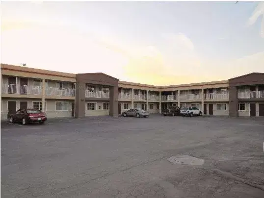 Property Building in Americas Best Value Inn Hanford