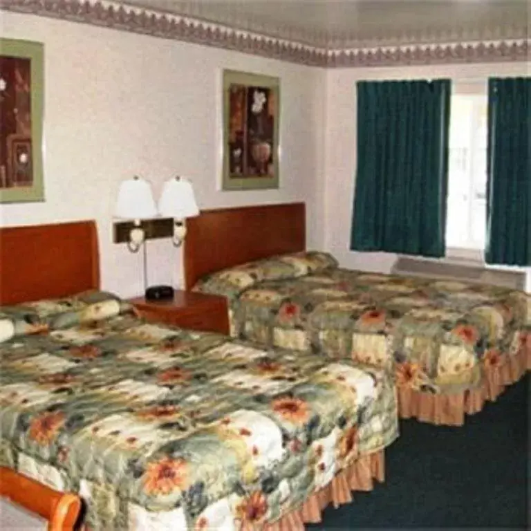Bedroom, Bed in Country Inn