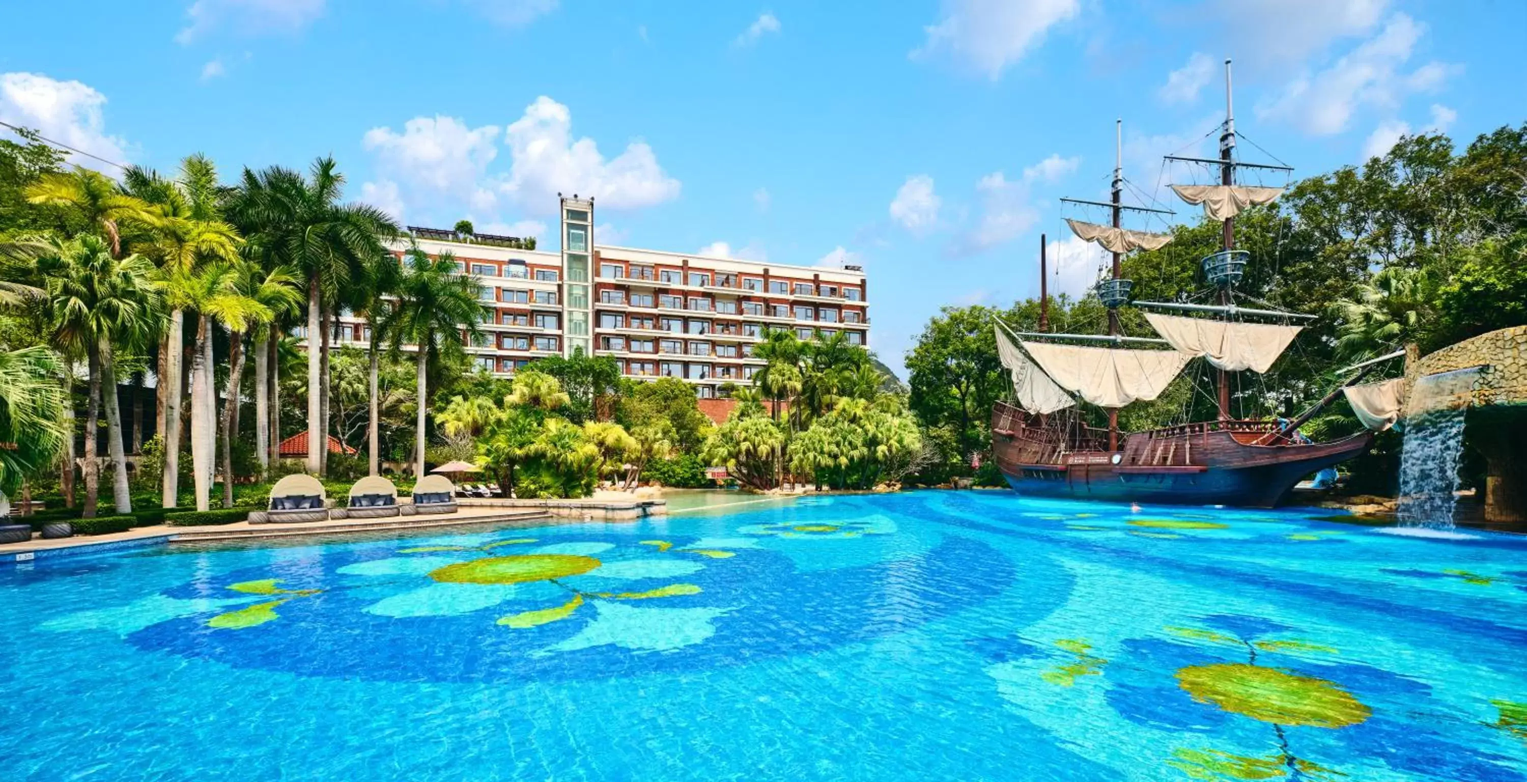 Swimming Pool in InterContinental Shenzhen, an IHG Hotel