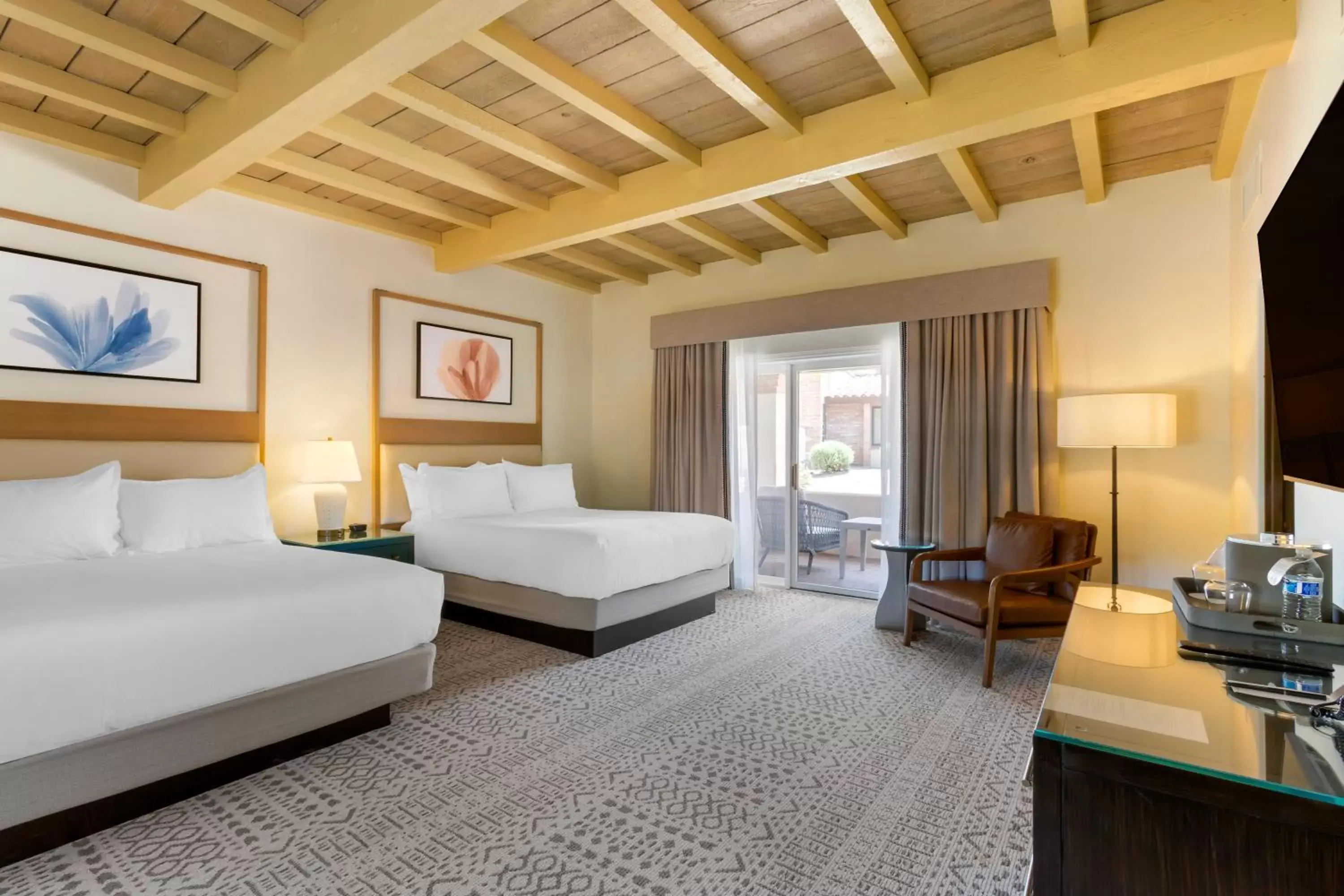 Bed in Omni Tucson National Resort