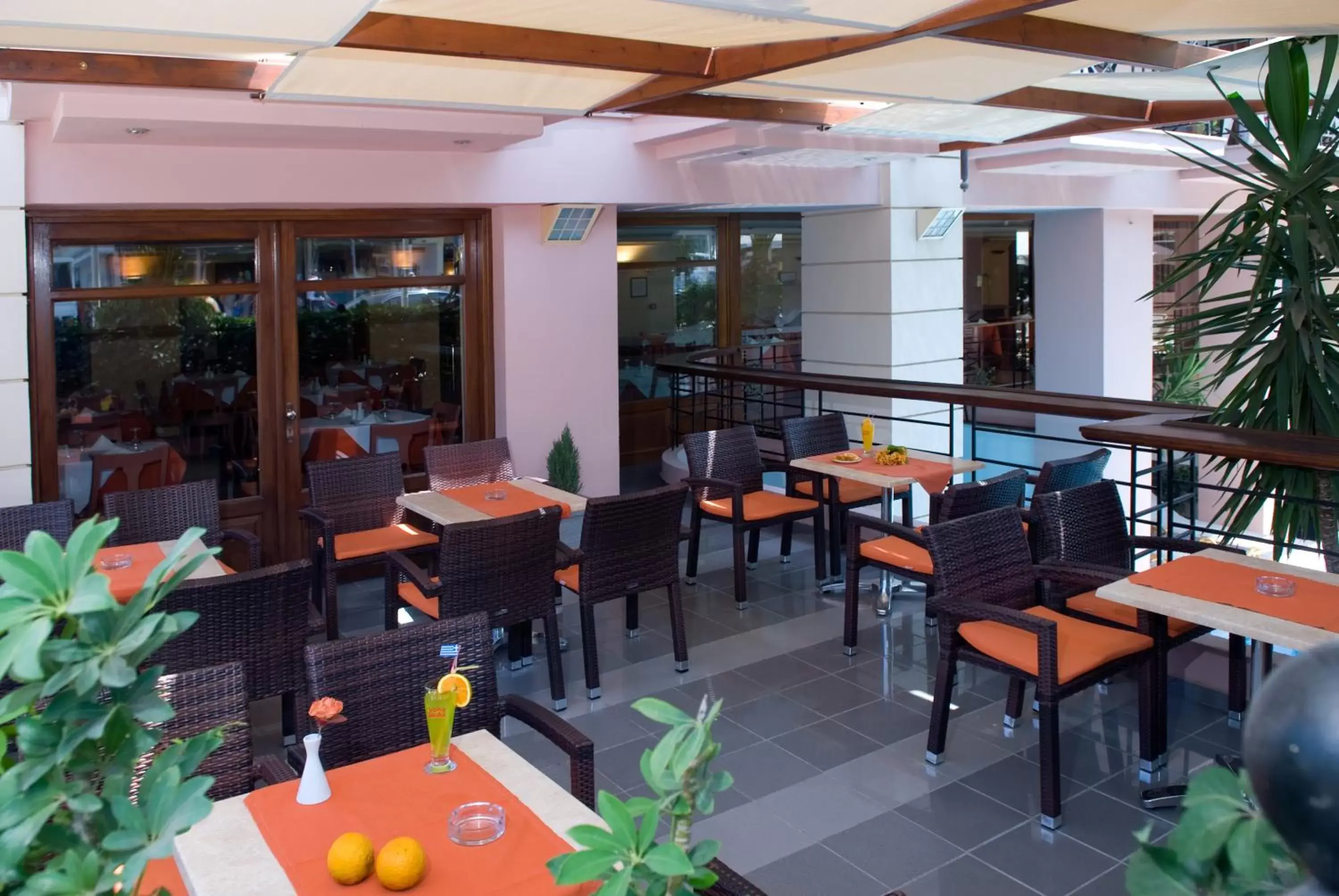 Patio, Restaurant/Places to Eat in Hotel Brascos
