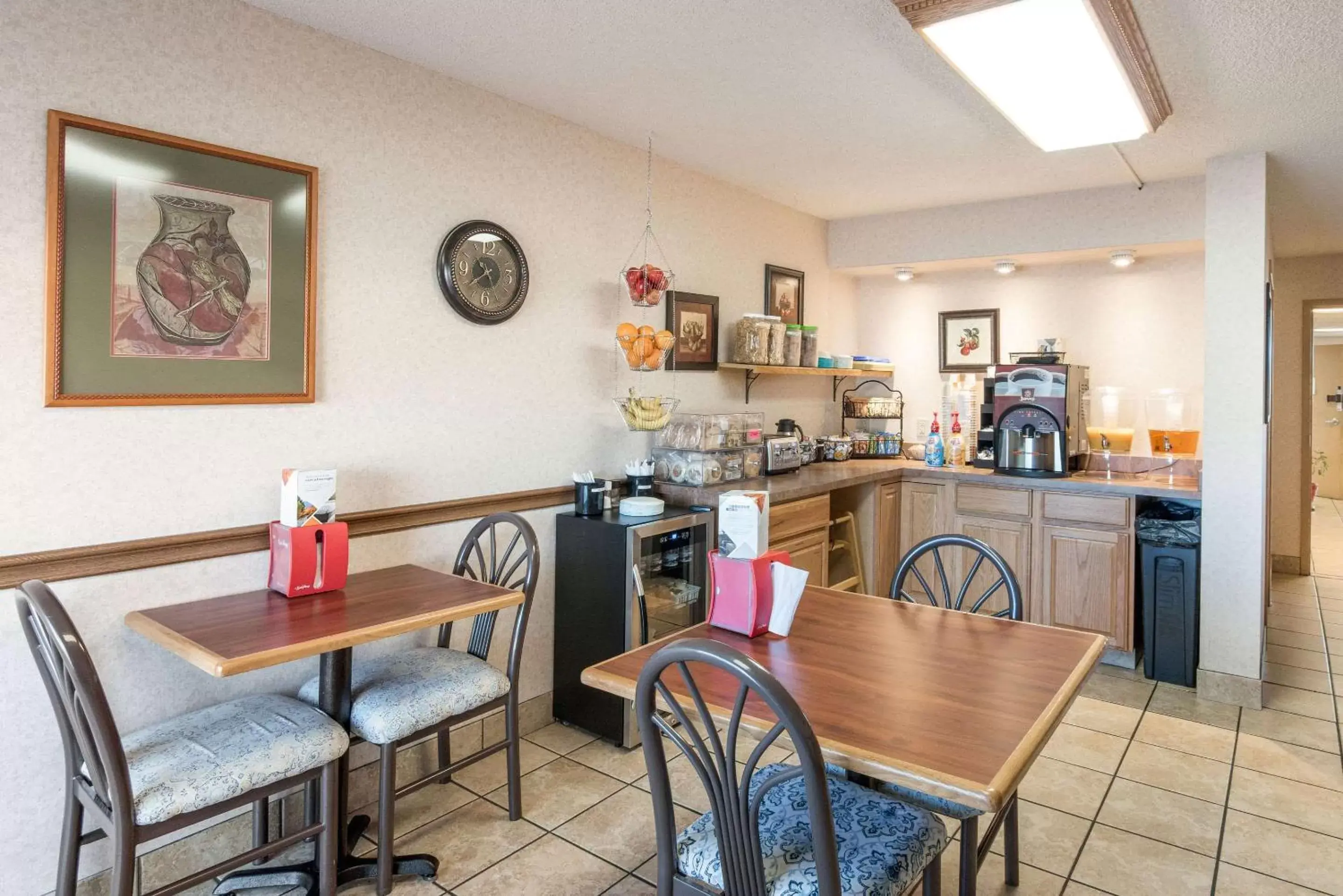 Restaurant/Places to Eat in Econo Lodge Grand Junction