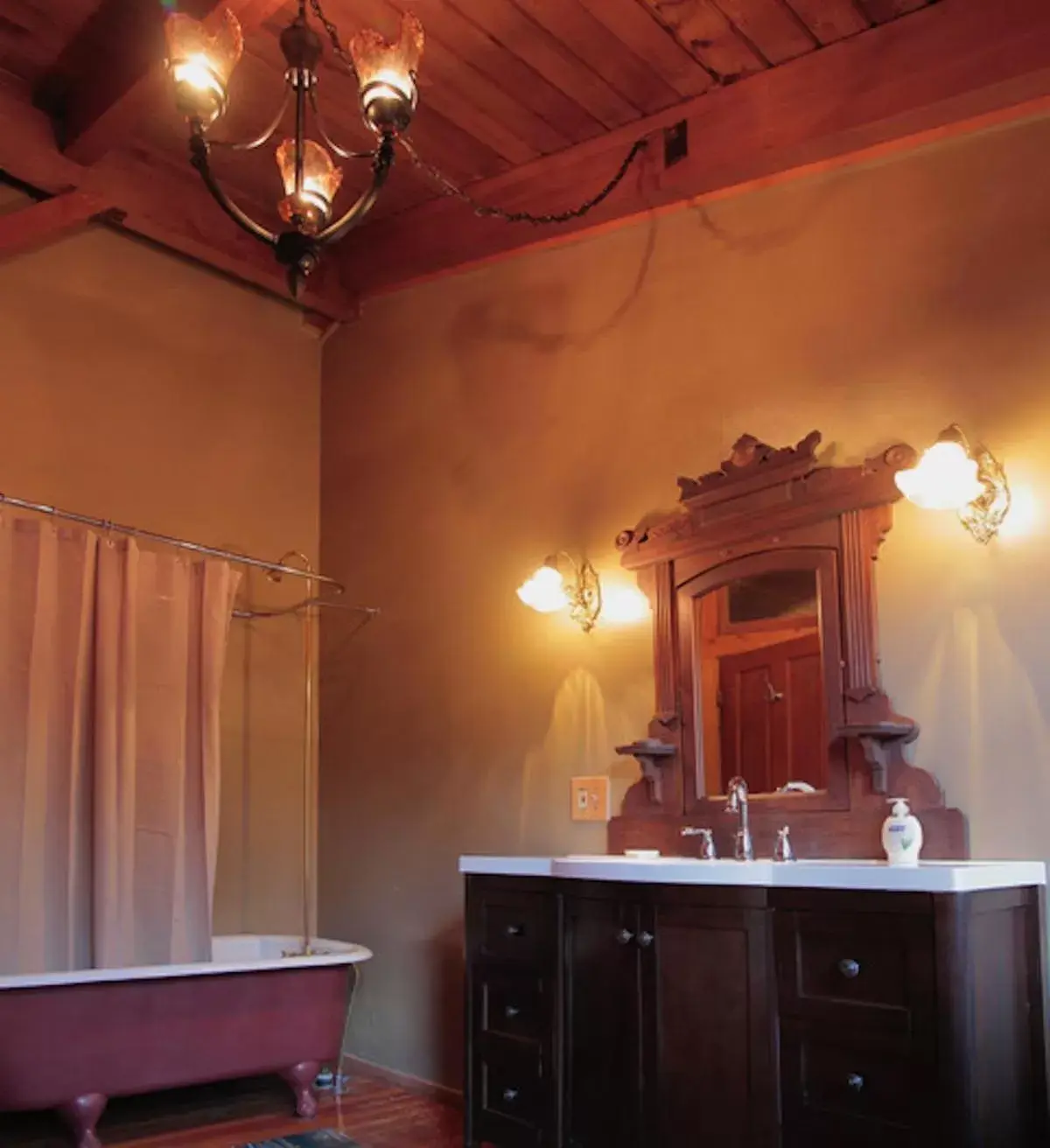 Bathroom in Silver Pines Lodge