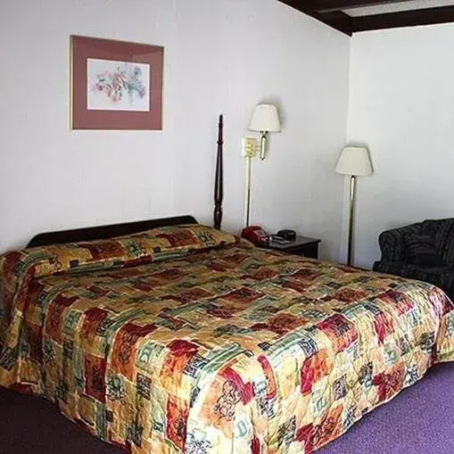 Photo of the whole room in Hometown Inn Staunton