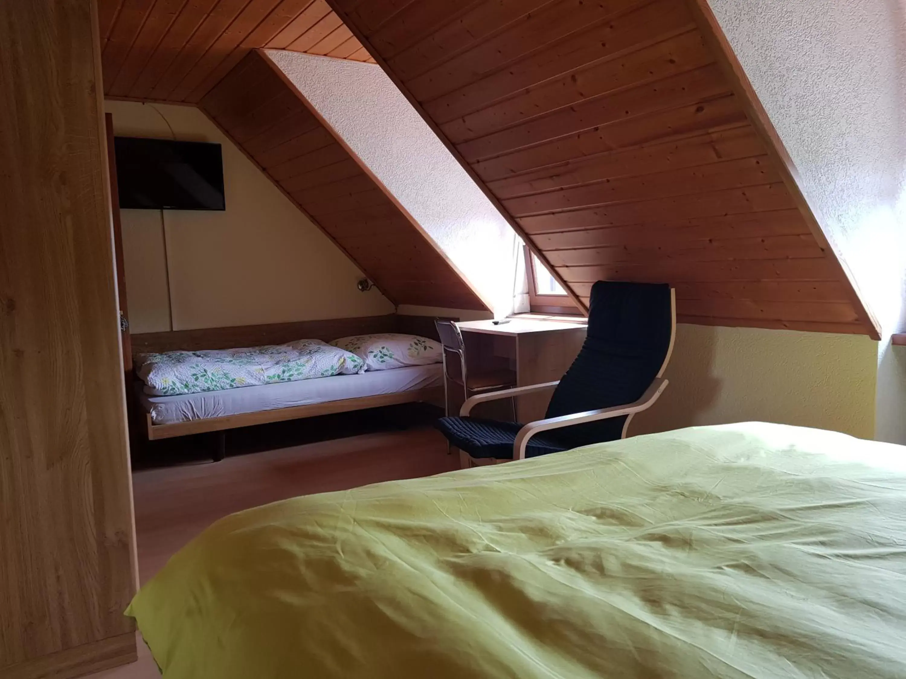 Triple Room with Shower in Garni-Hotel Mühletal Triple Room with Shower in Garni-Hotel Mühletal