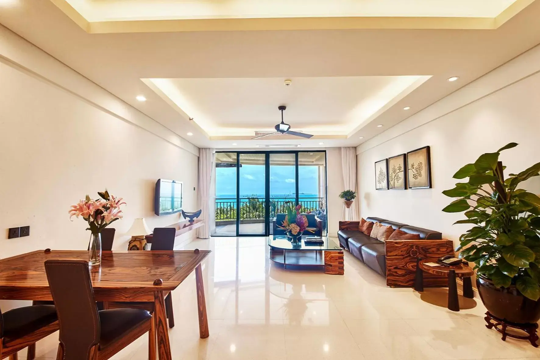 Dining Area in Ocean Sonic Resort Sanya