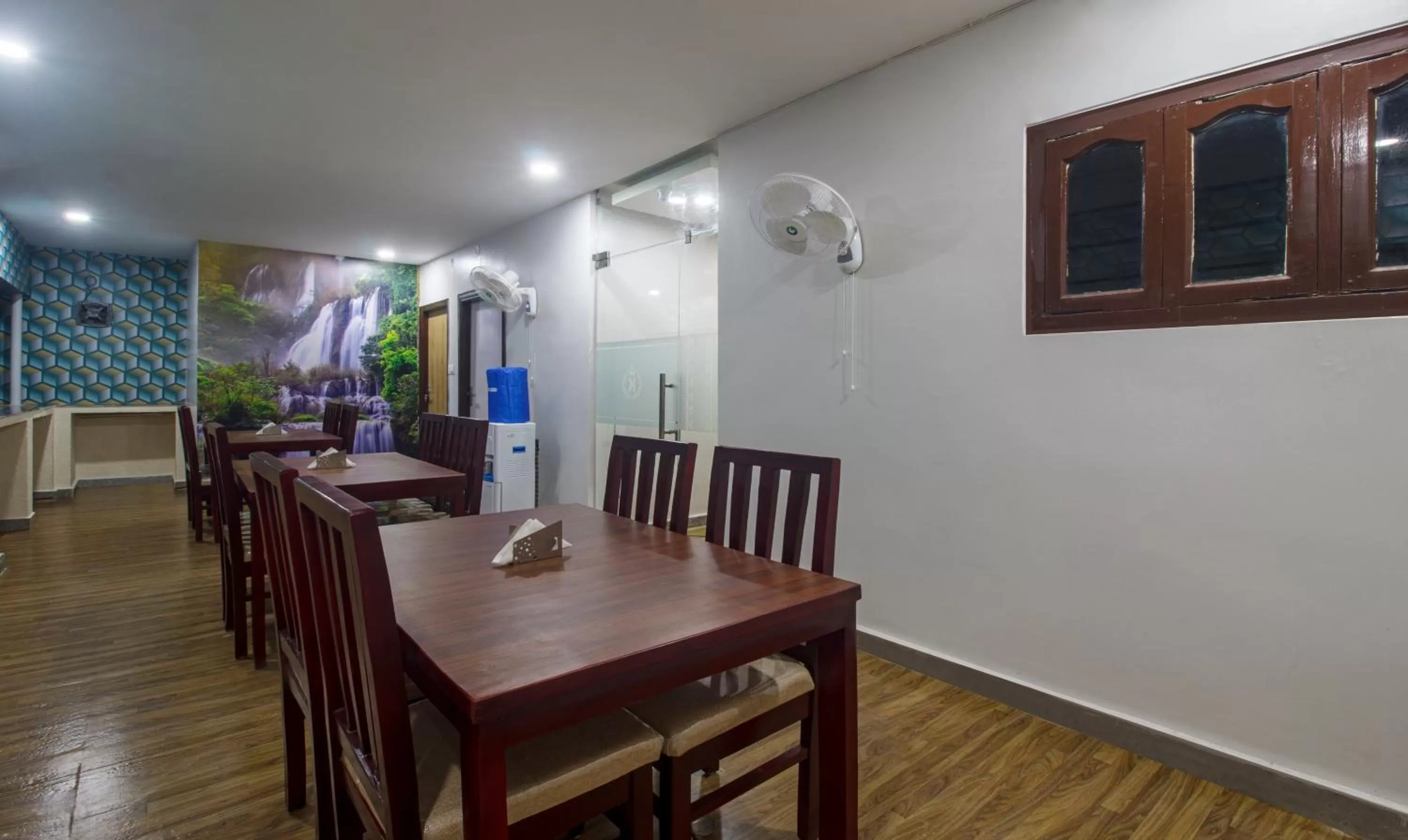 Restaurant/places to eat in Treebo Trend Kruthika Inn