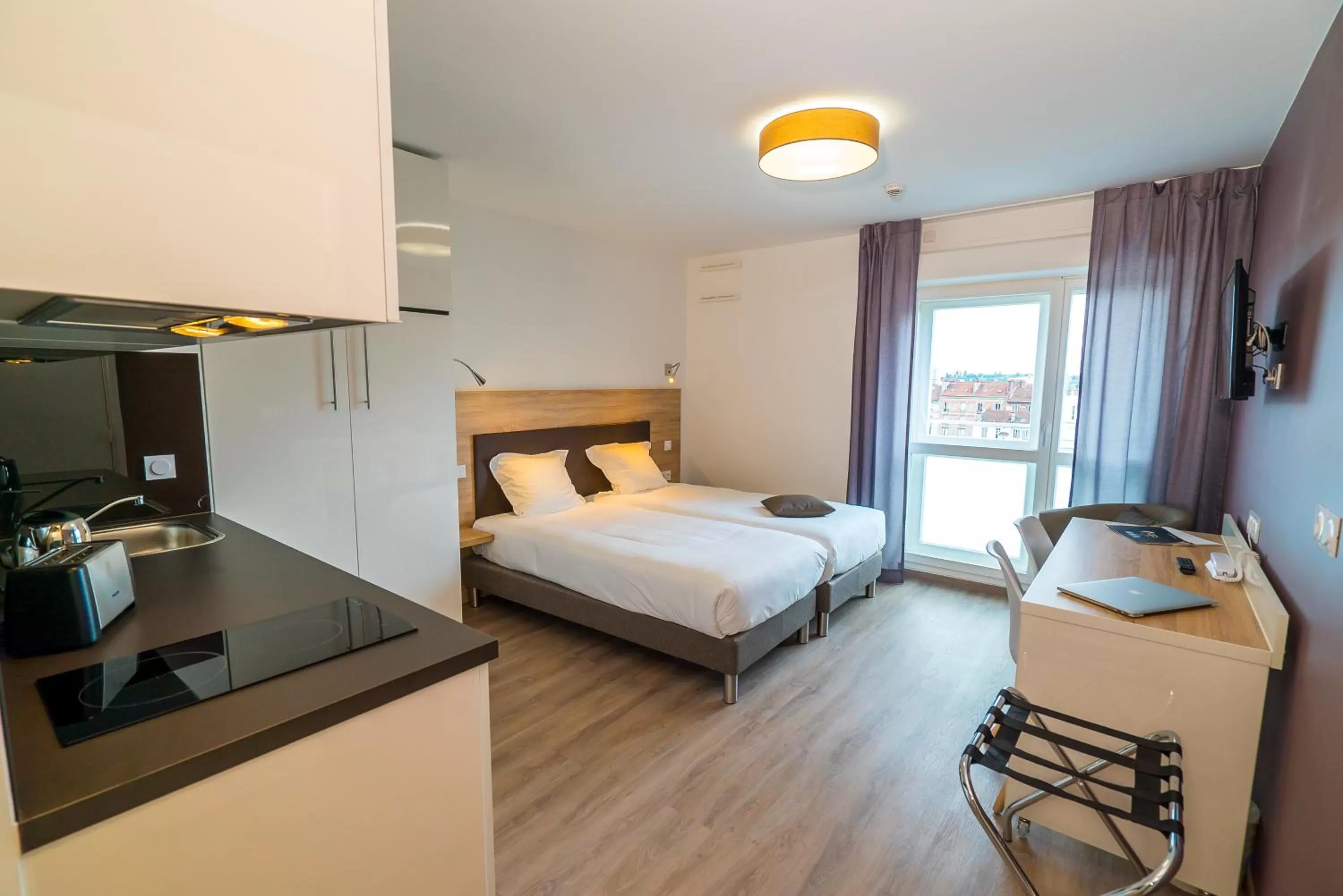 Photo of the whole room, Bed in All Suites Appart Hôtel - Choisy-le-Roi