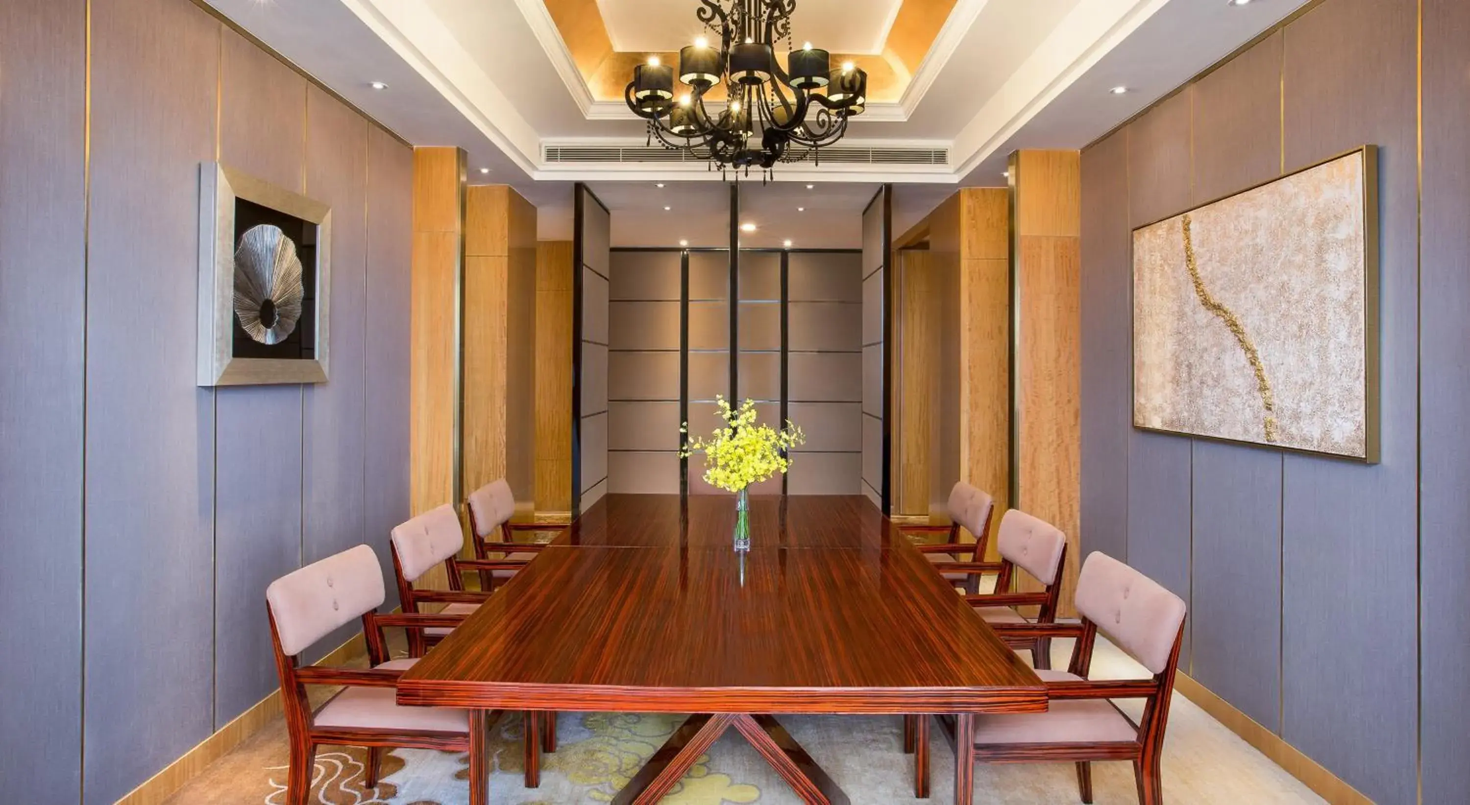 Photo of the whole room in Crowne Plaza Shenzhen Longgang City Centre by IHG Photo of the whole room in Crowne Plaza Shenzhen Longgang City Centre by IHG