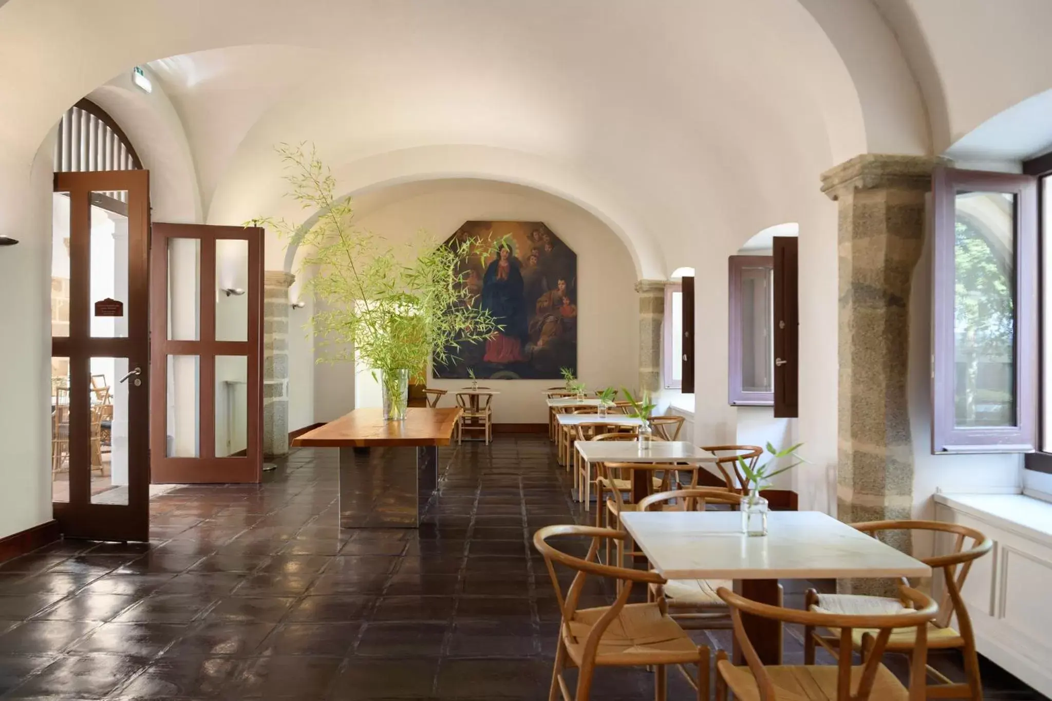 Lounge or bar, Restaurant/Places to Eat in Convento do Espinheiro, Historic Hotel & Spa