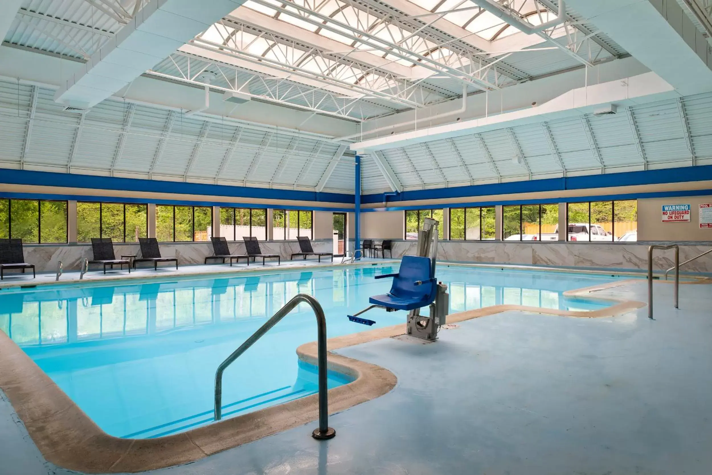 Pool view, Swimming Pool in The English Inn of Charlottesville