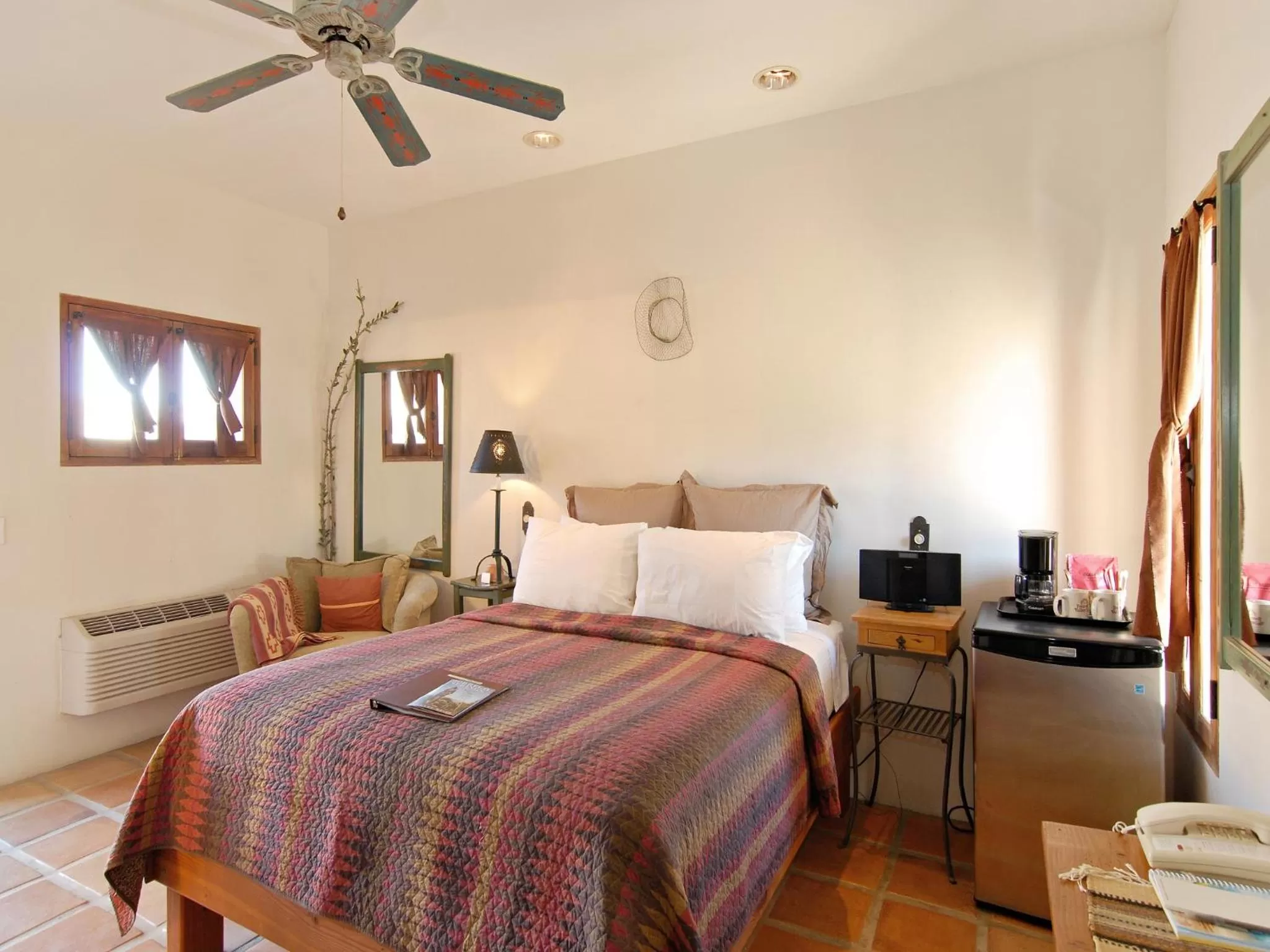 Queen Room in Borrego Valley Inn