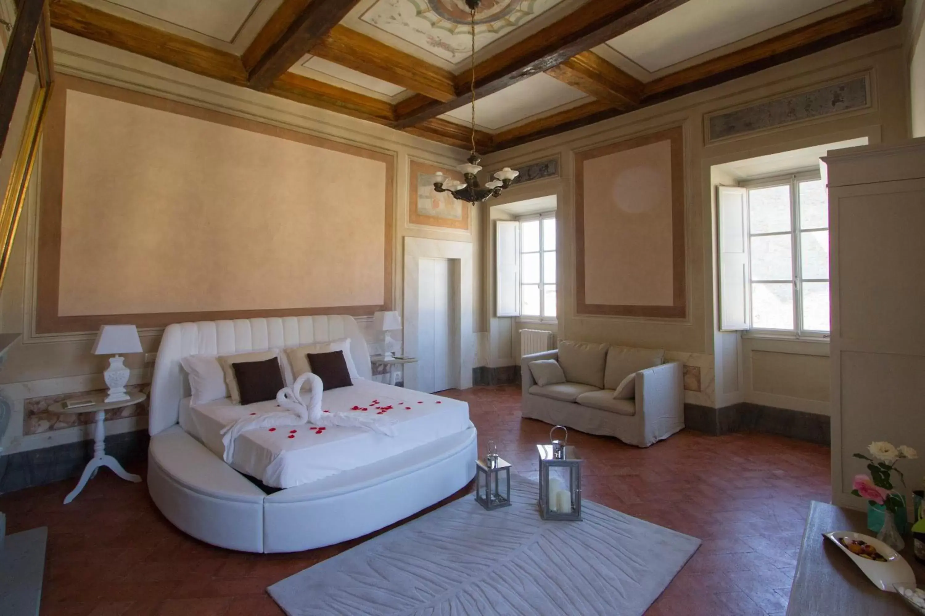 Seating area in Cortona Suite