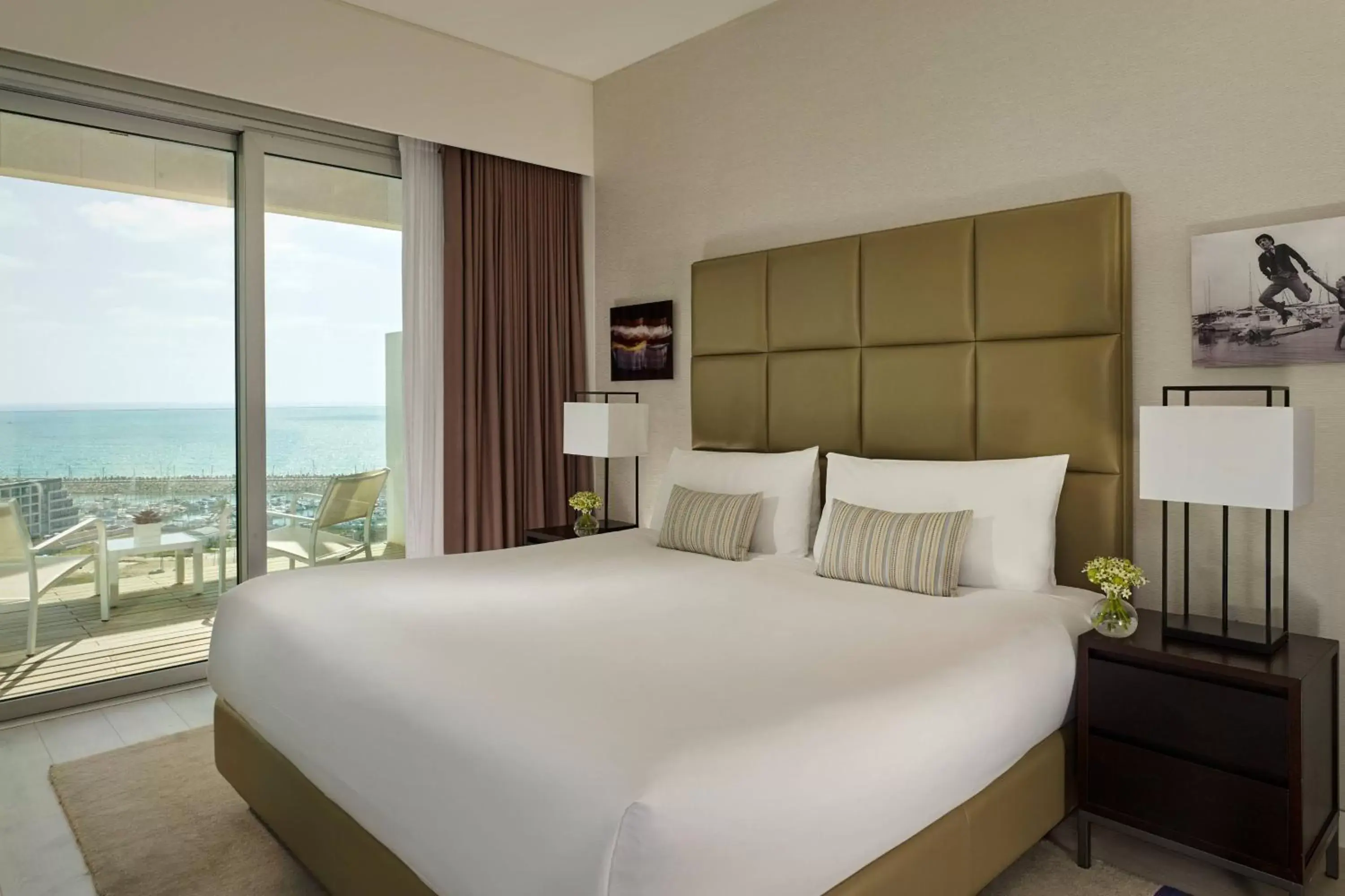 Photo of the whole room, Bed in The Ritz-Carlton, Herzliya