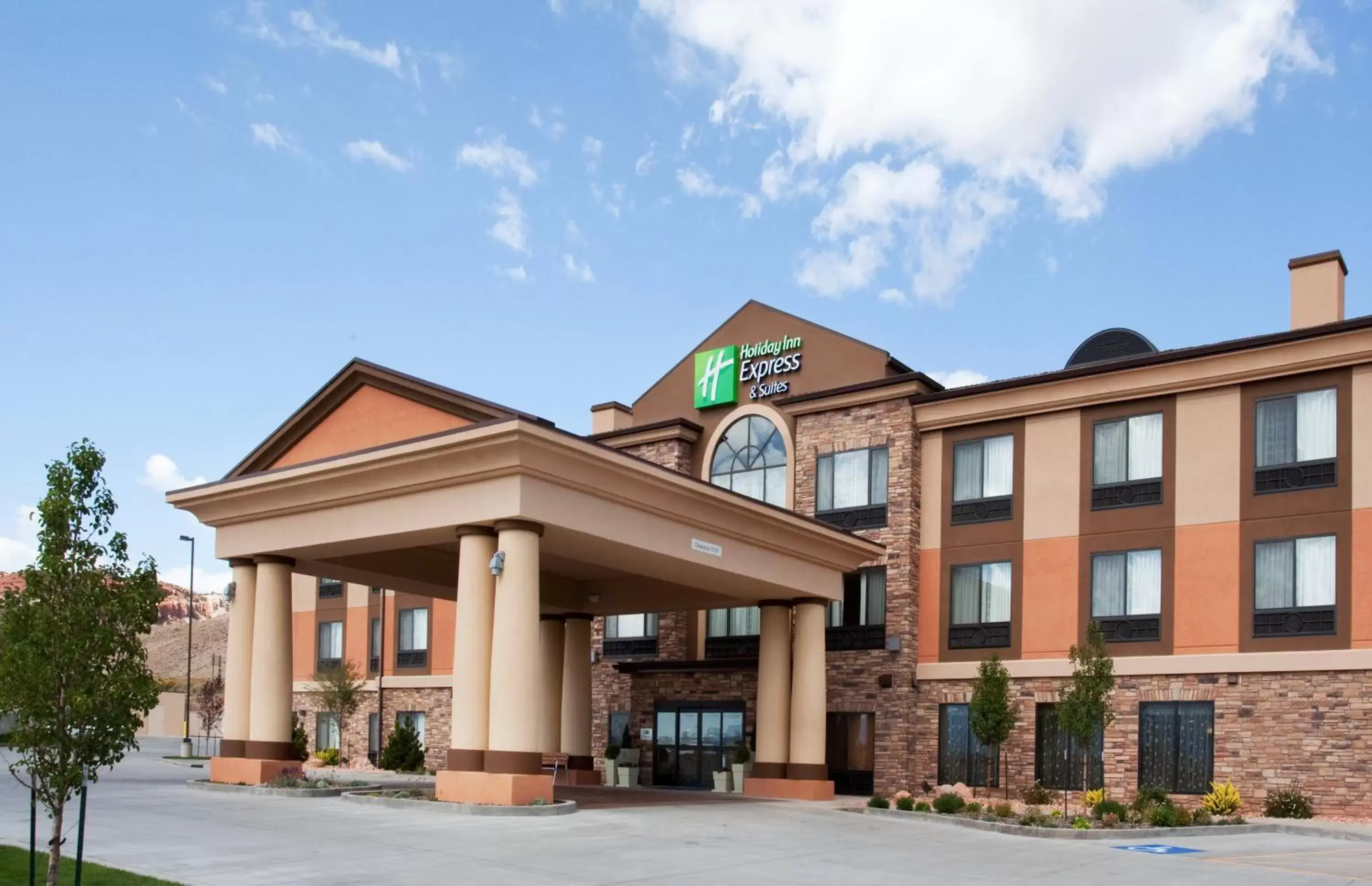 Property Building in Holiday Inn Express Richfield, an IHG Hotel