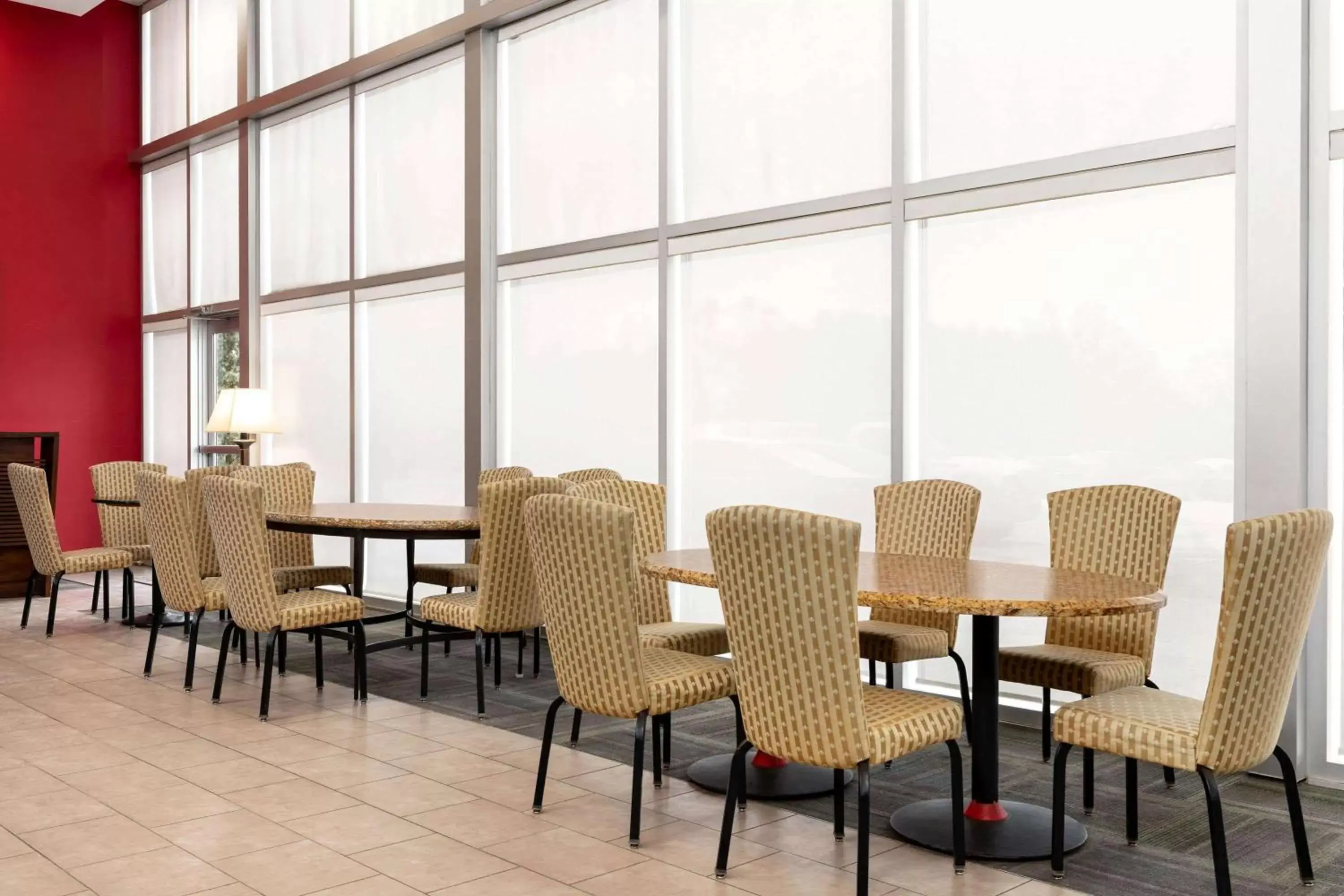 Restaurant/Places to Eat in Travelodge by Wyndham Richmond Hill