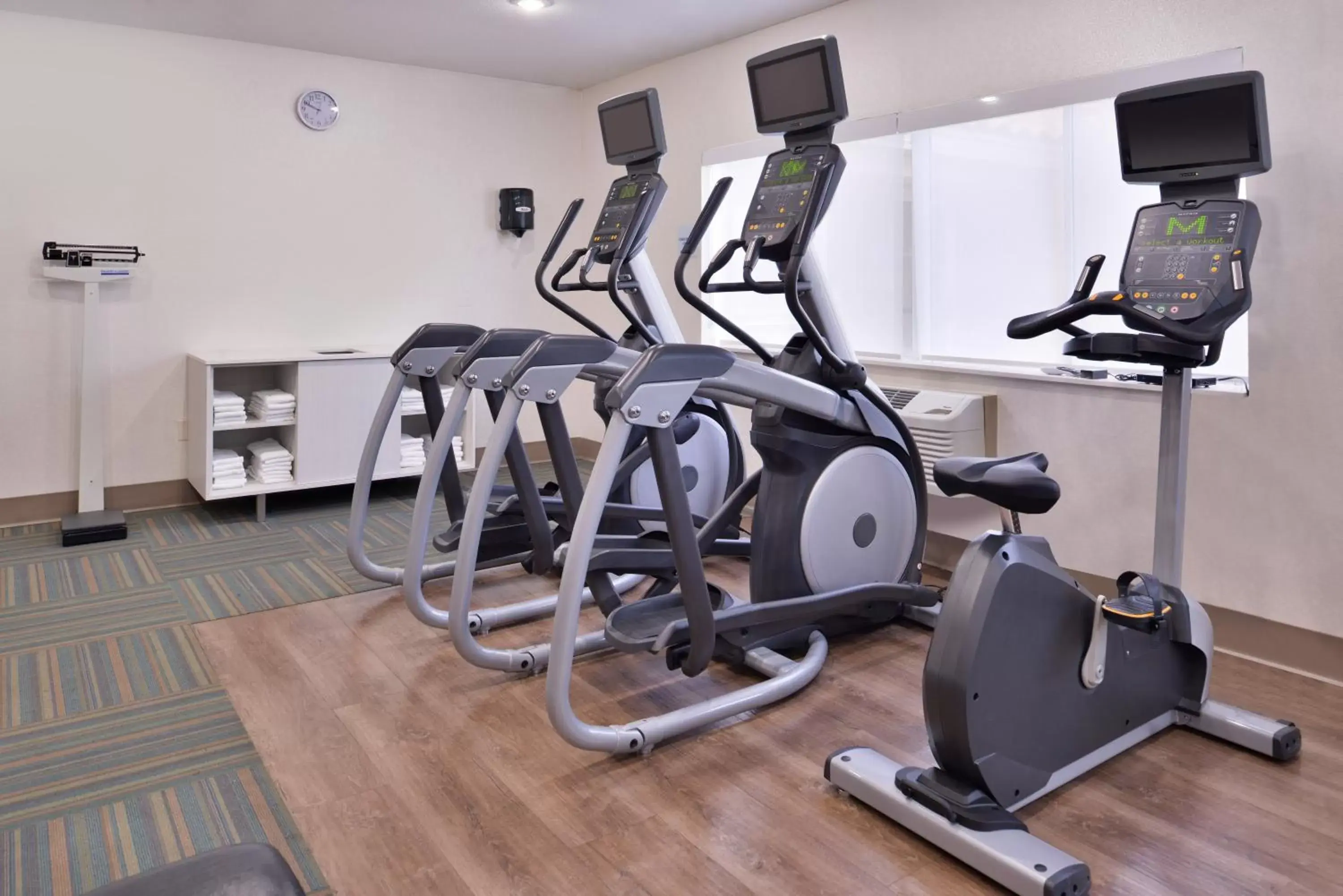 Spa and wellness centre/facilities, Fitness Center/Facilities in Holiday Inn Express Hotel & Suites Farmington, an IHG Hotel