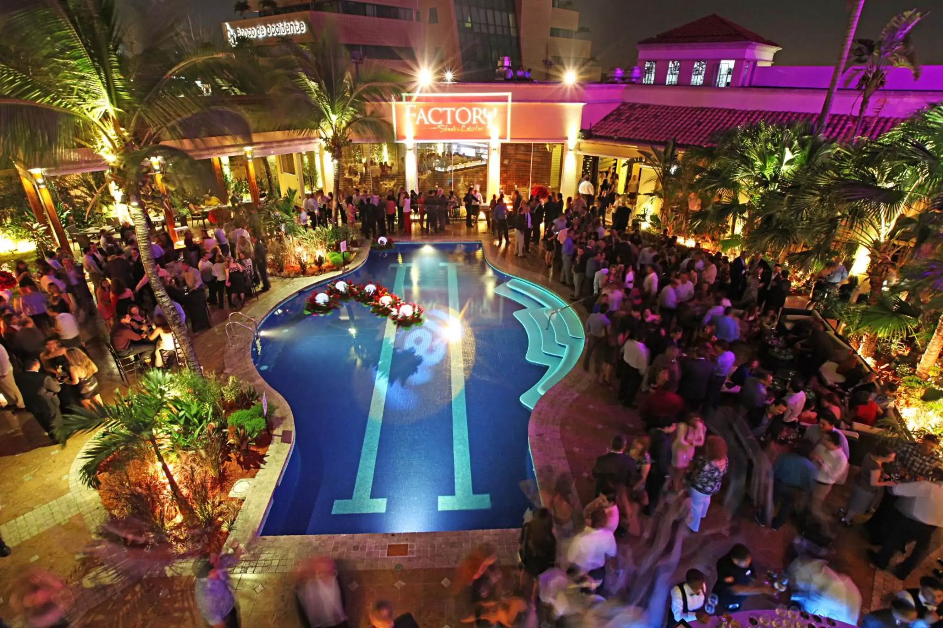 Lounge or bar, Pool View in Hotel Real InterContinental San Pedro Sula, an IHG Hotel