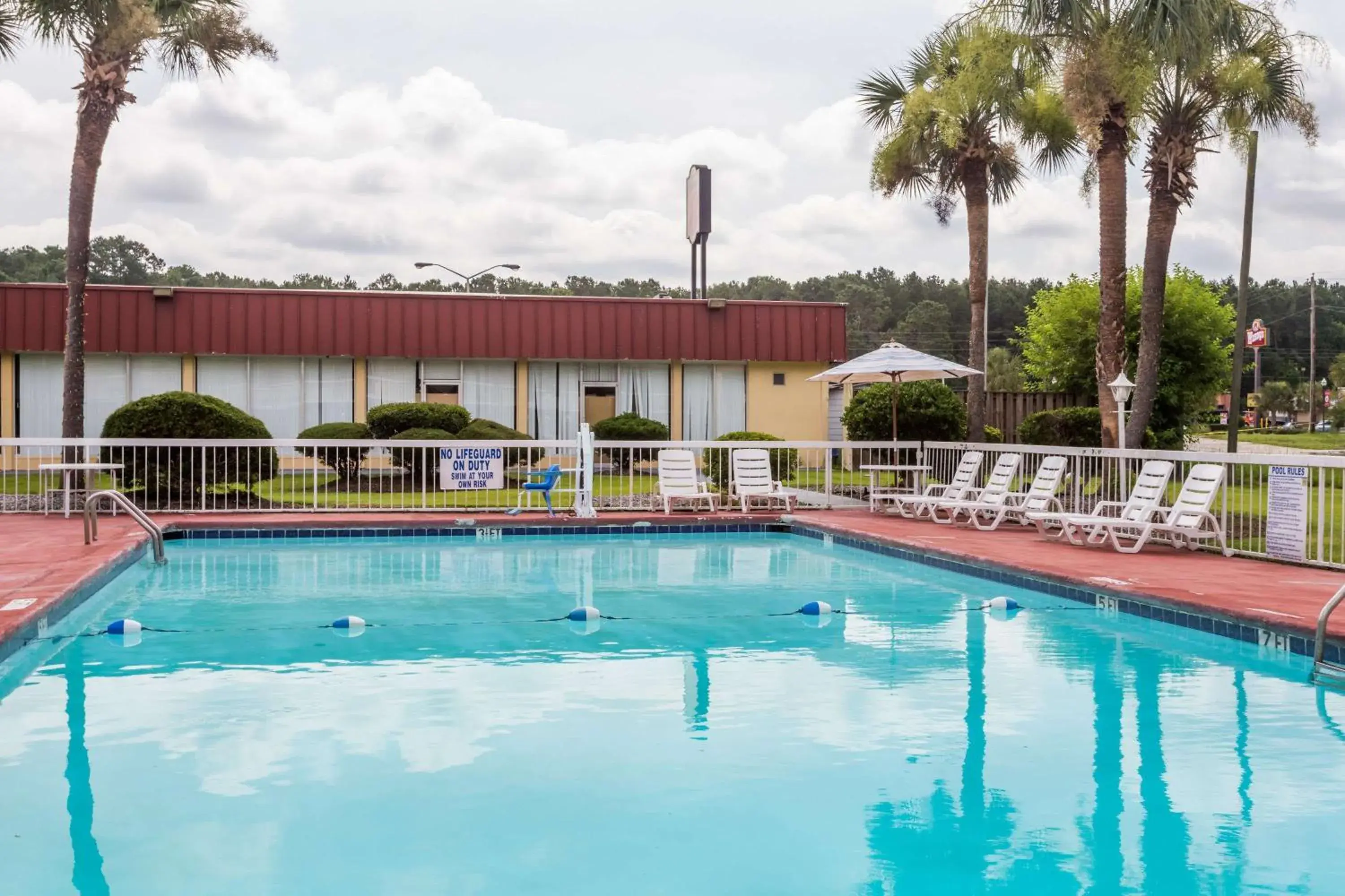 Activities, Swimming Pool in Super 8 by Wyndham Hardeeville