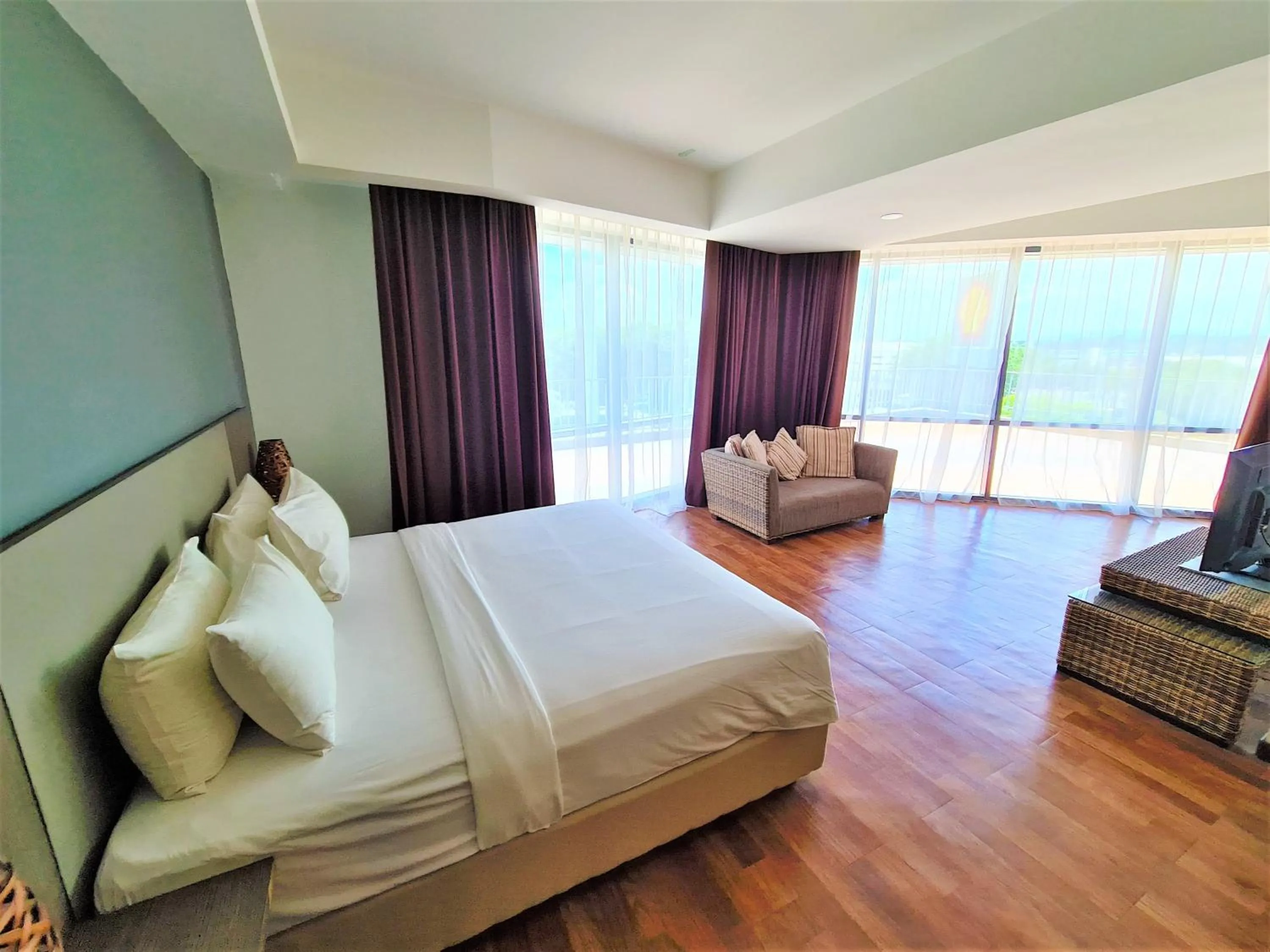 Bedroom, Bed in Nexus Regency Suites & Hotel