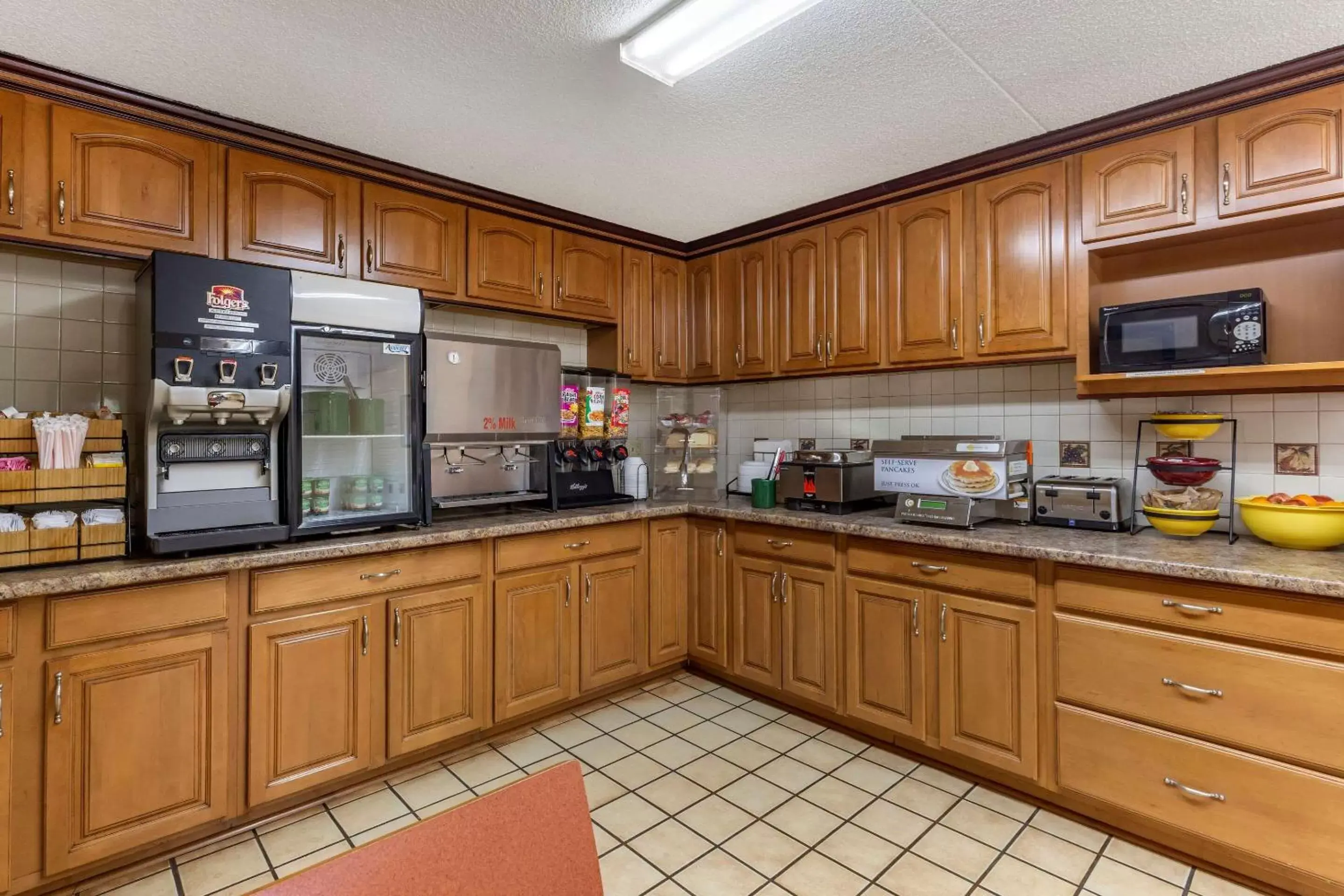 Restaurant/places to eat, Kitchen/Kitchenette in Econo Lodge Fayetteville