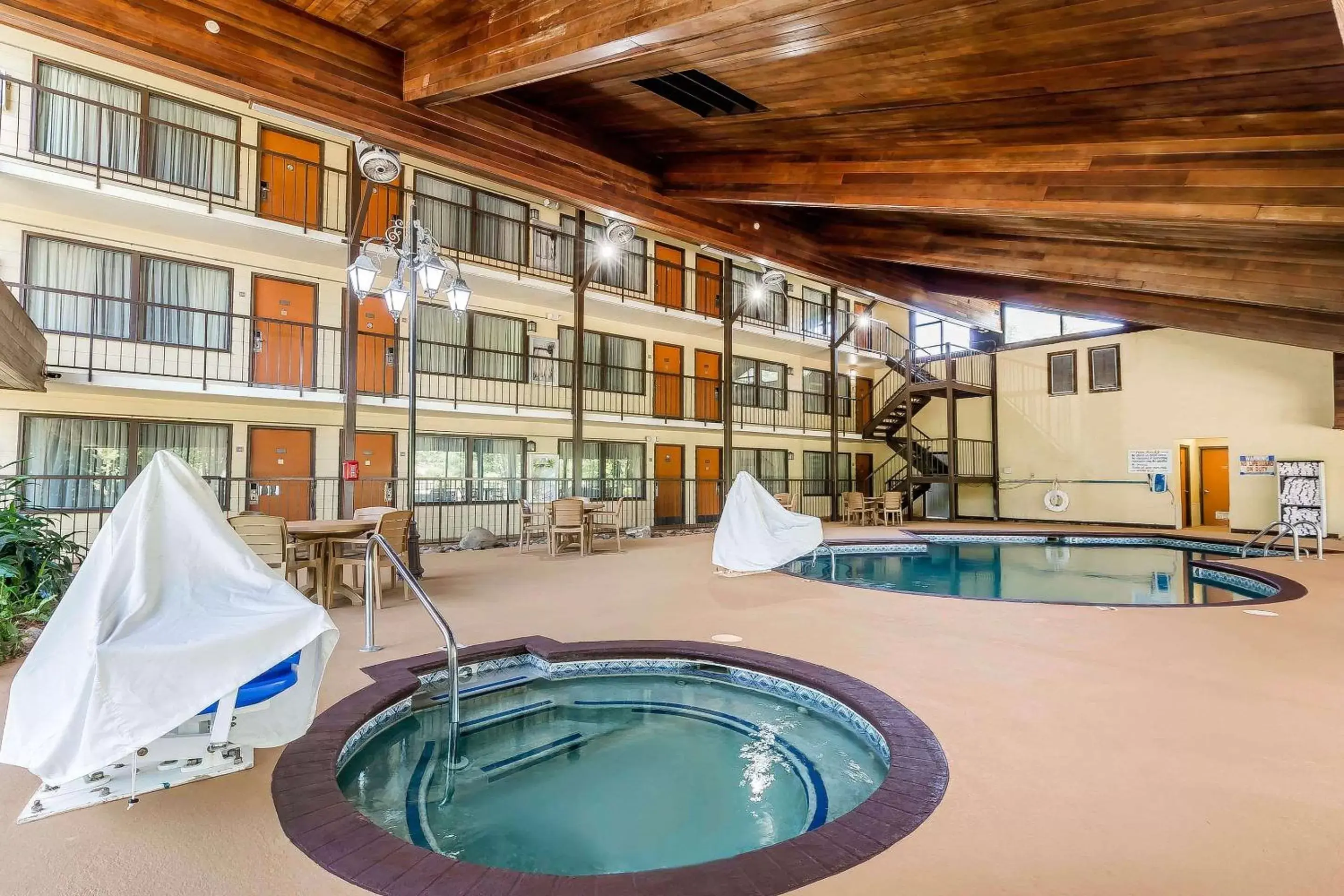 On site, Swimming Pool in Quality Inn & Suites Sevierville - Pigeon Forge