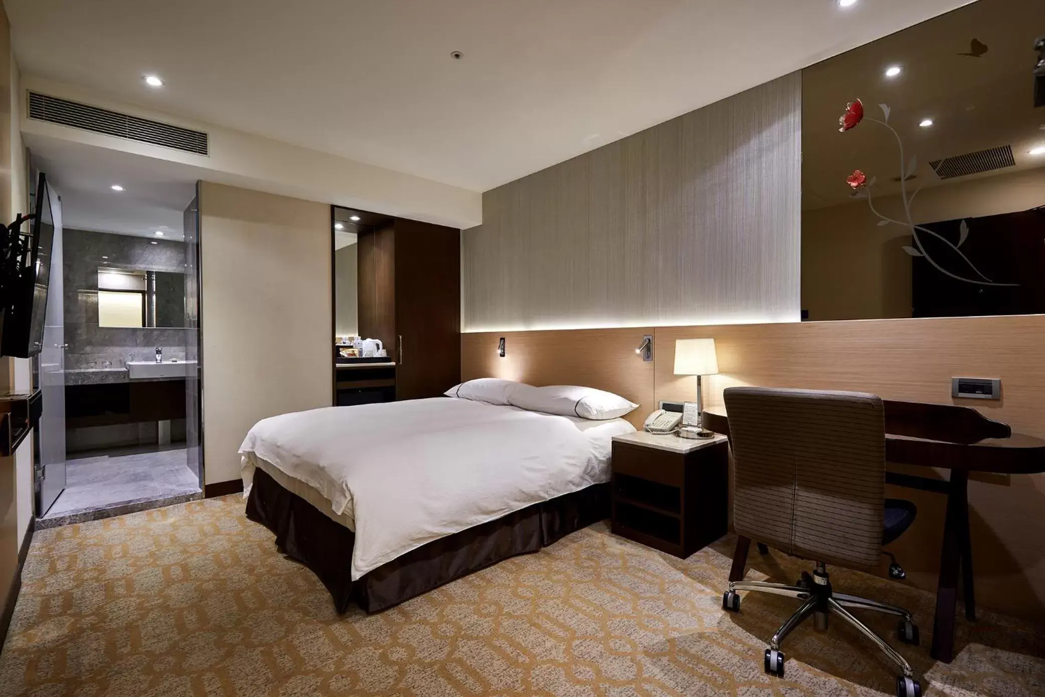 Photo of the whole room, Bed in K Hotel Tianjin