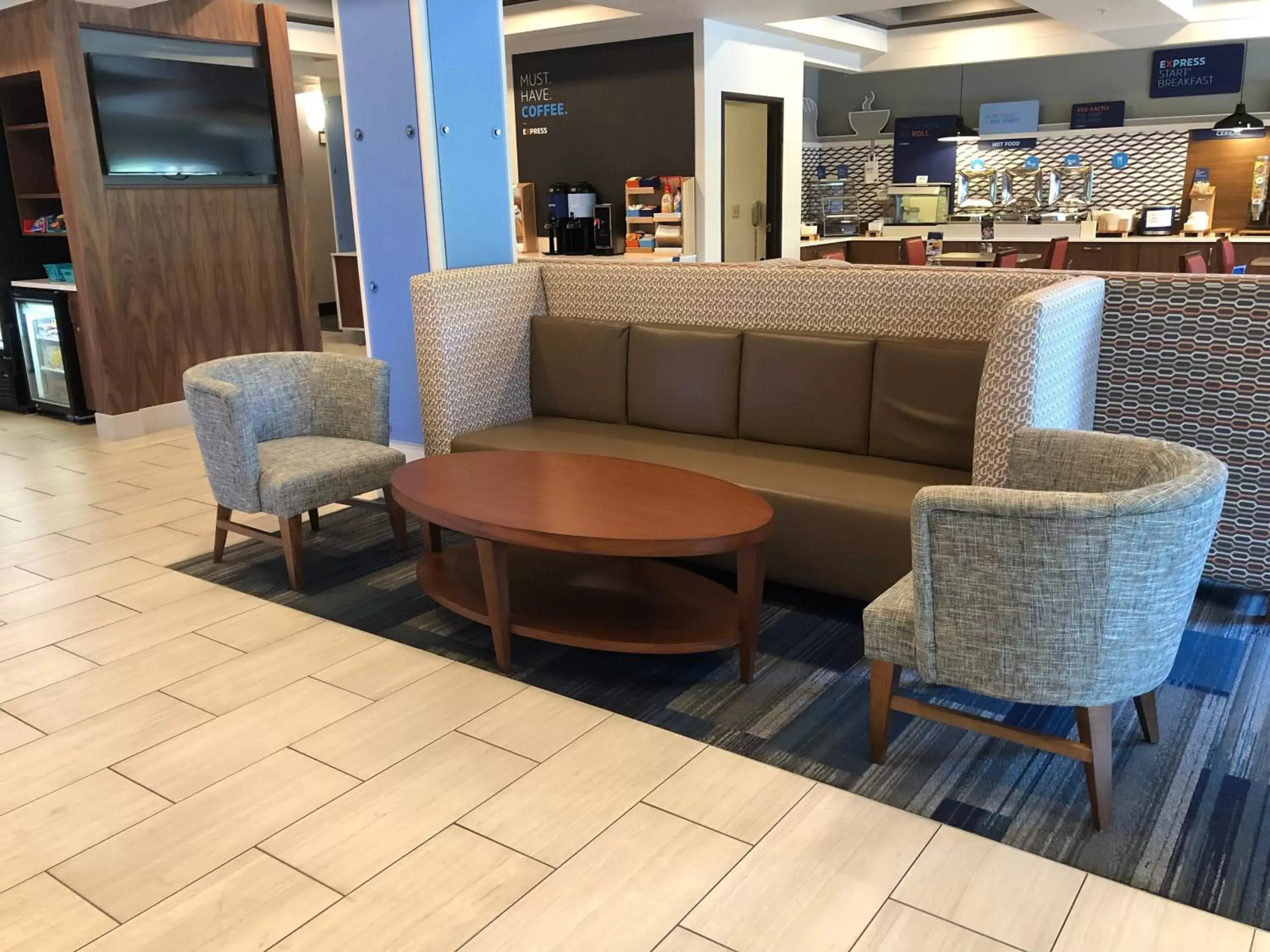 Property building, Lounge/Bar in Holiday Inn Express Hotel & Suites Ashland, an IHG Hotel