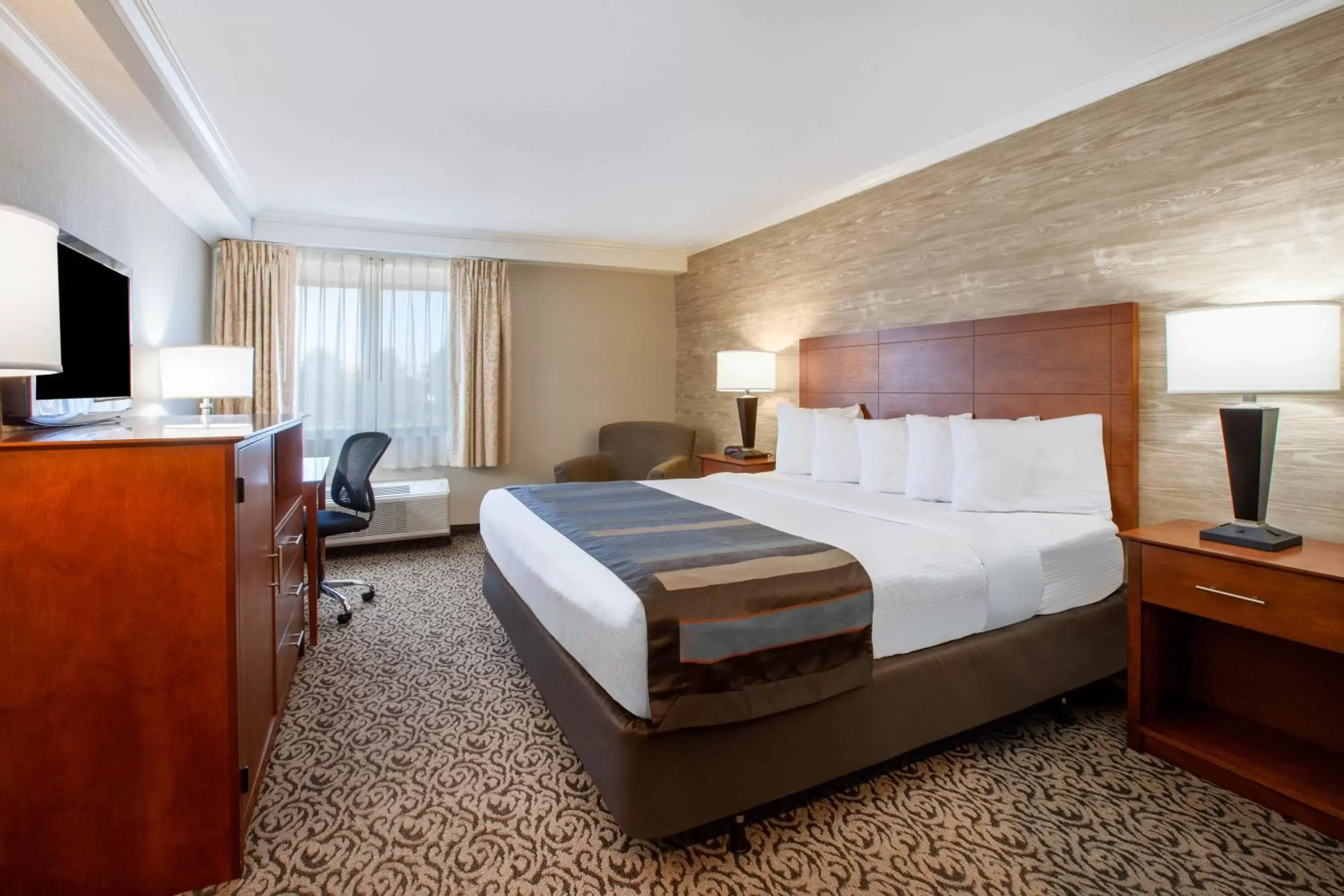 Bed in Wingate by Wyndham Detroit Metro Airport