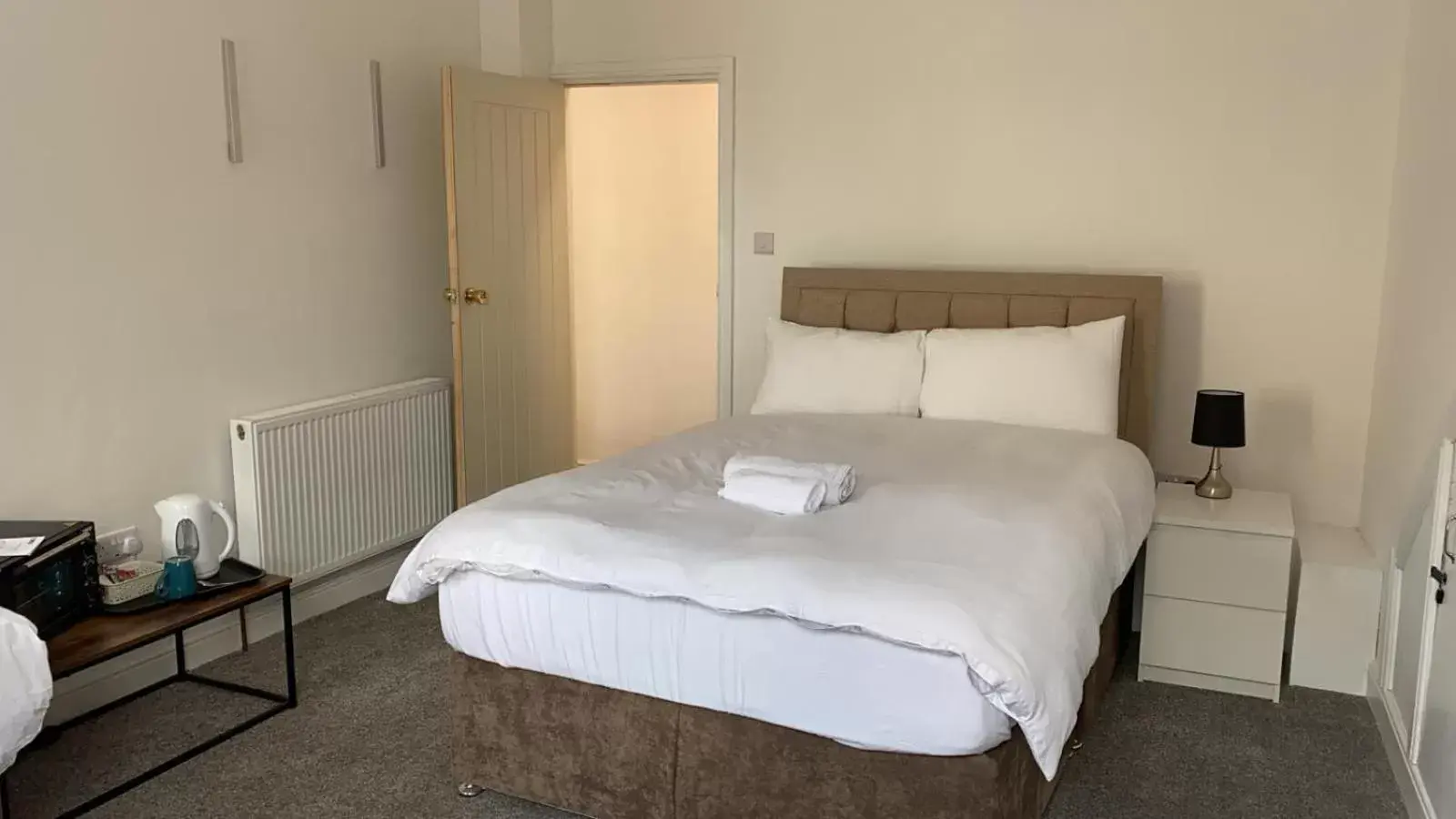 Bedroom, Bed in Victoria