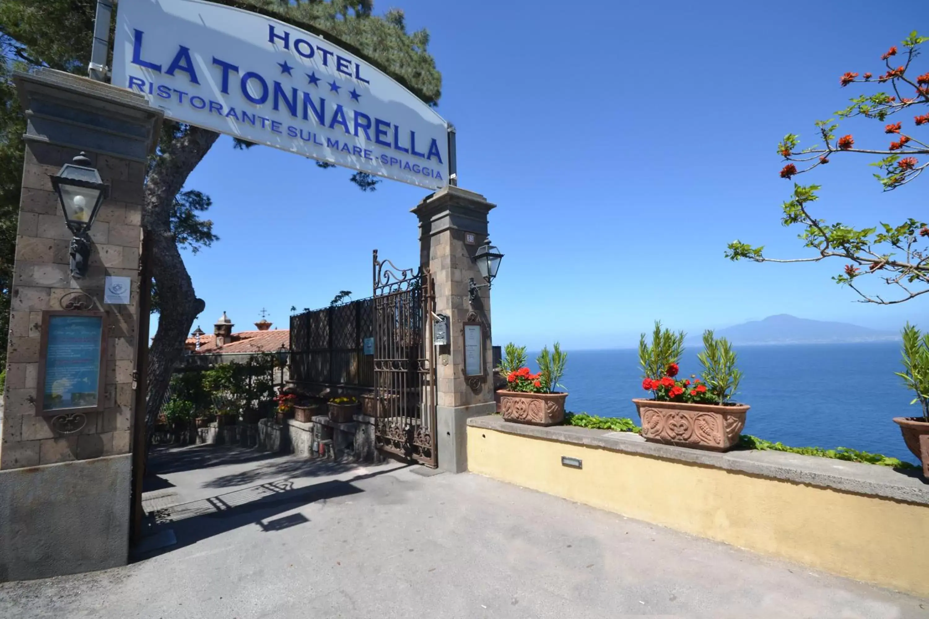 Property building in Hotel La Tonnarella