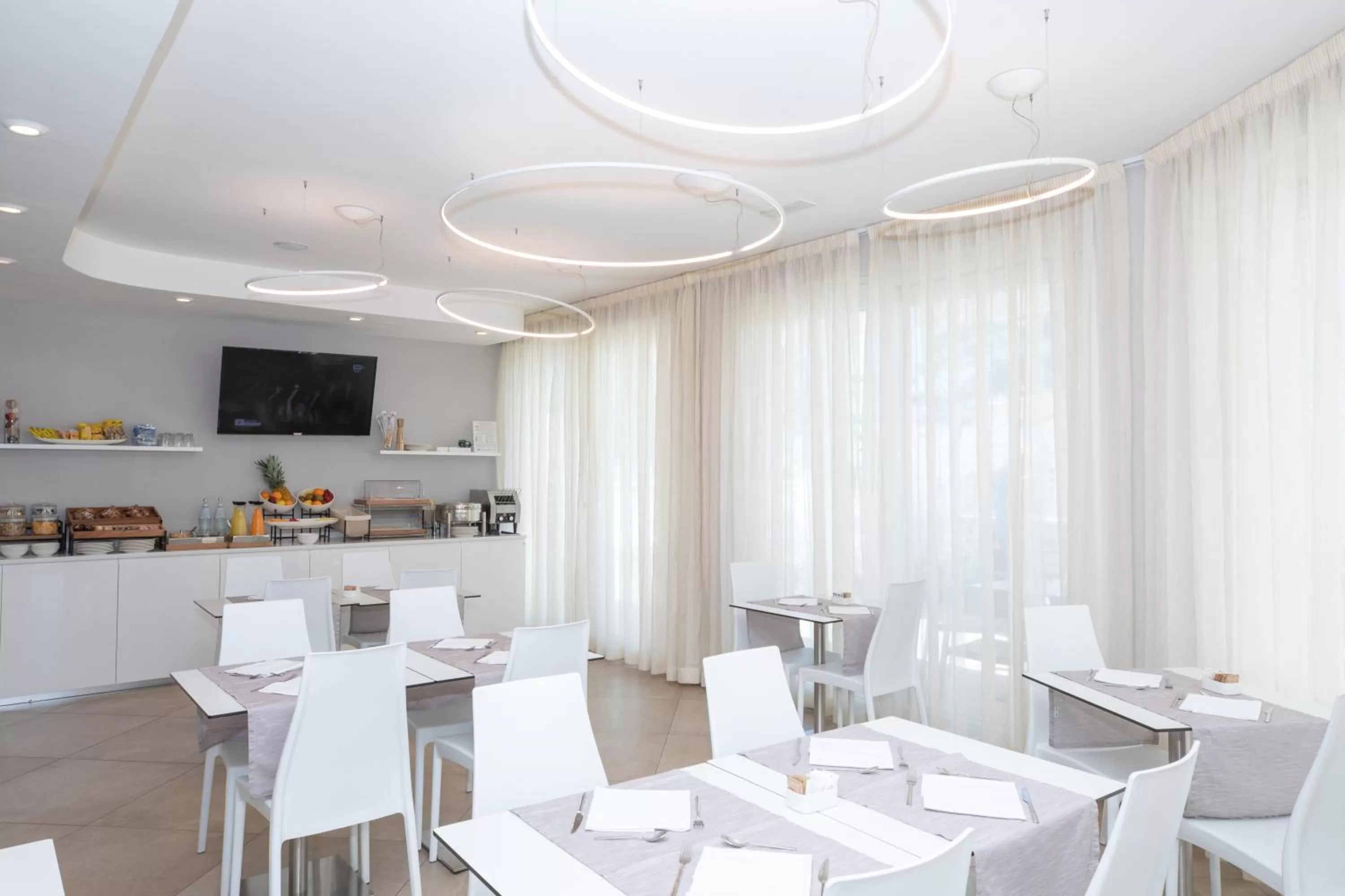 Restaurant/places to eat in Hotel Baby