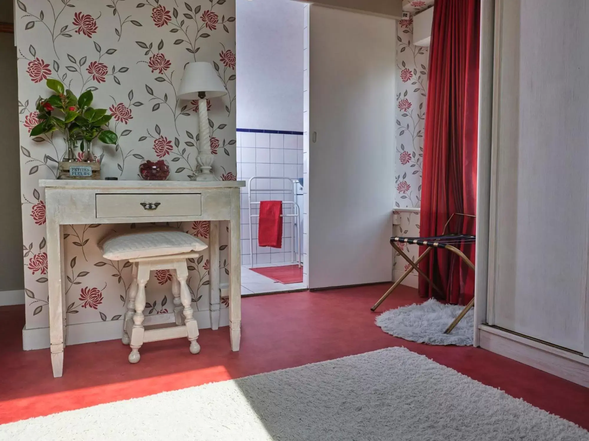 Bedroom, Dining Area in Les Roses