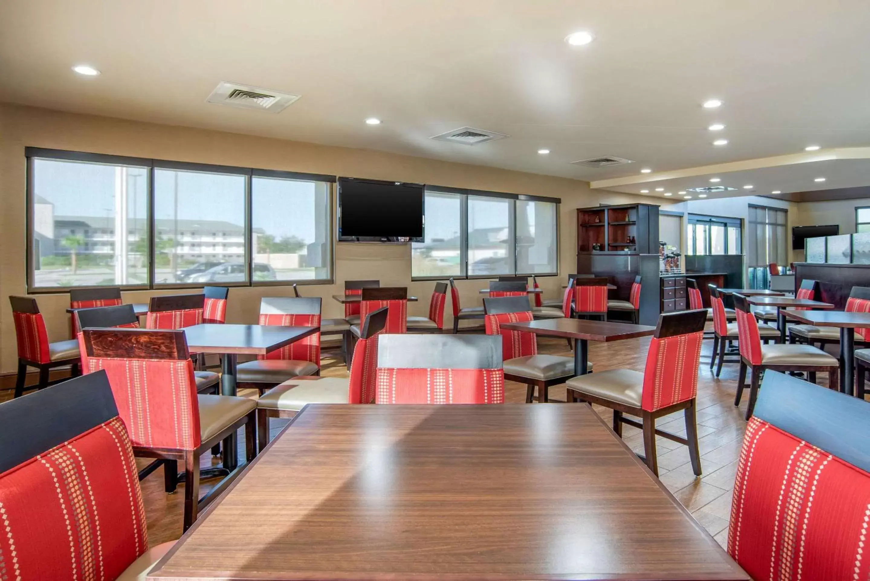 Restaurant/Places to Eat in Comfort Suites Gulfport