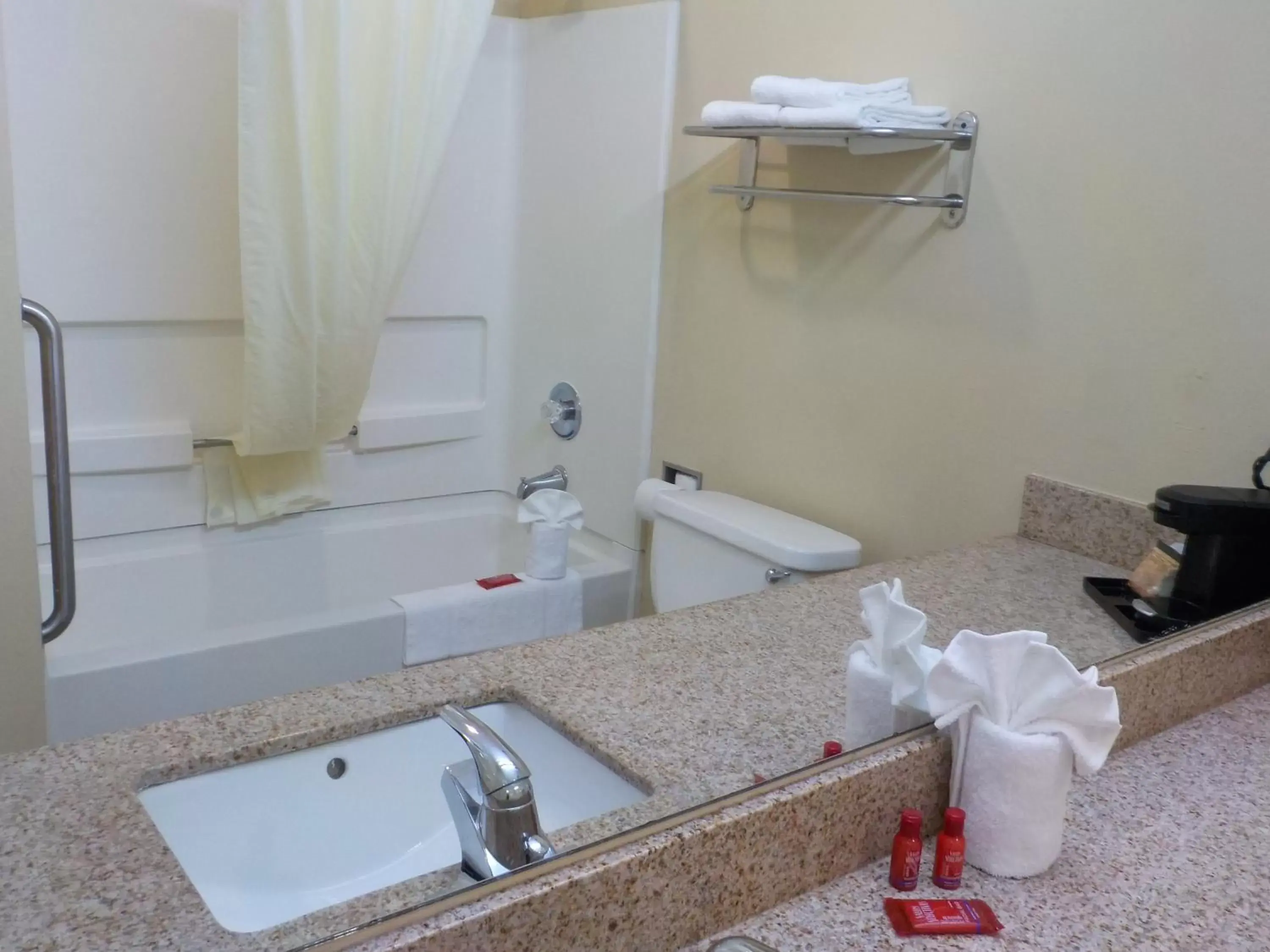 Bathroom in SureStay Hotel By Best Western Tuscaloosa Southeast