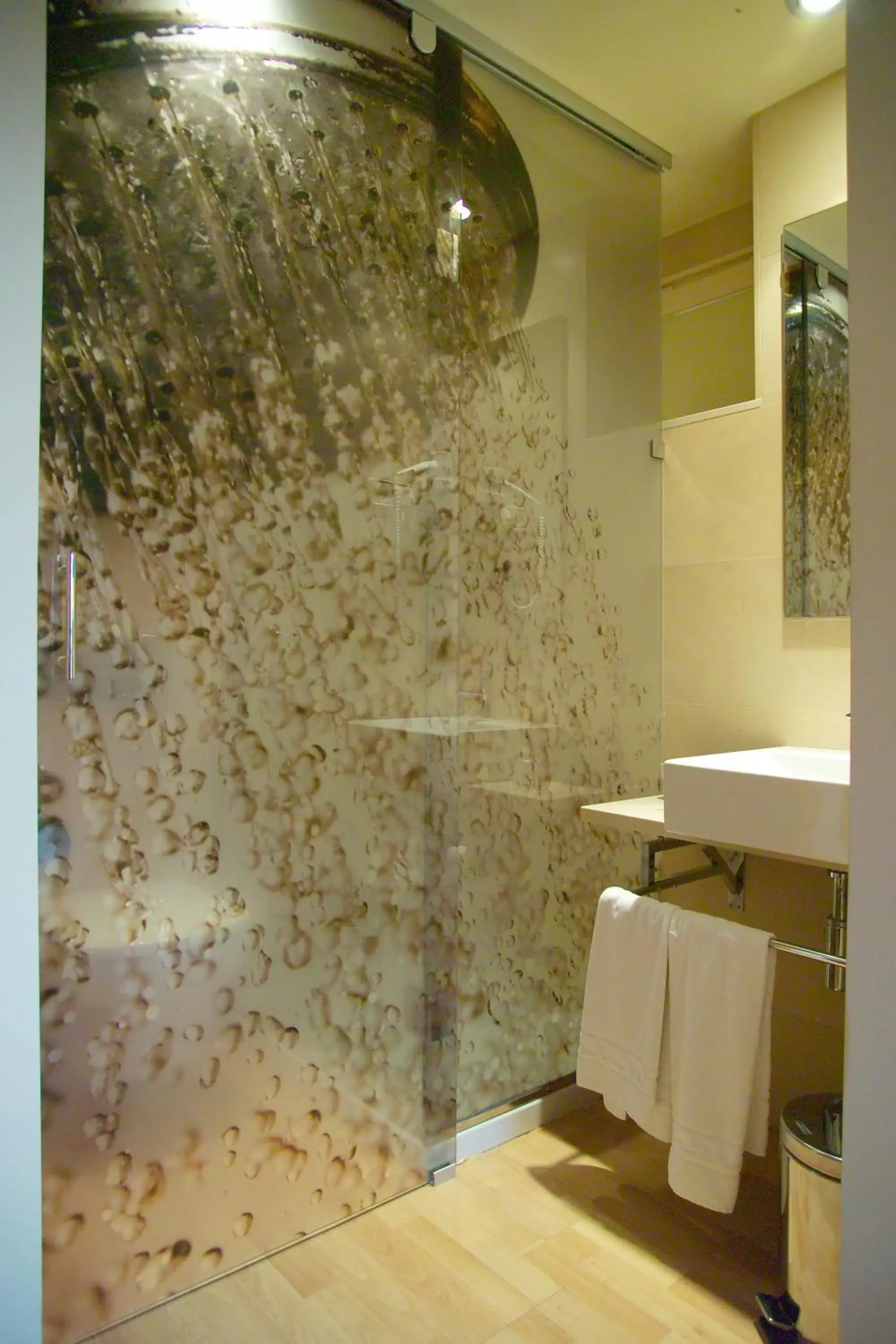 Bathroom in Hotel J. Balmes Vic