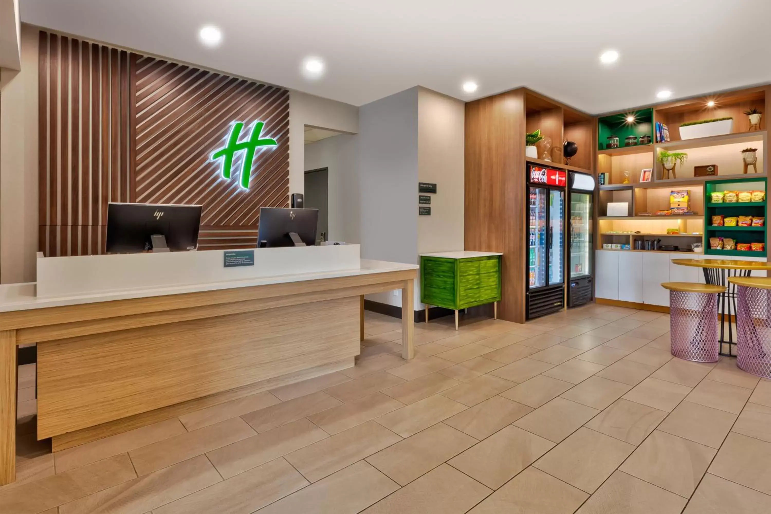 Property building, Lobby/Reception in Holiday Inn Grand Rapids - South, an IHG Hotel