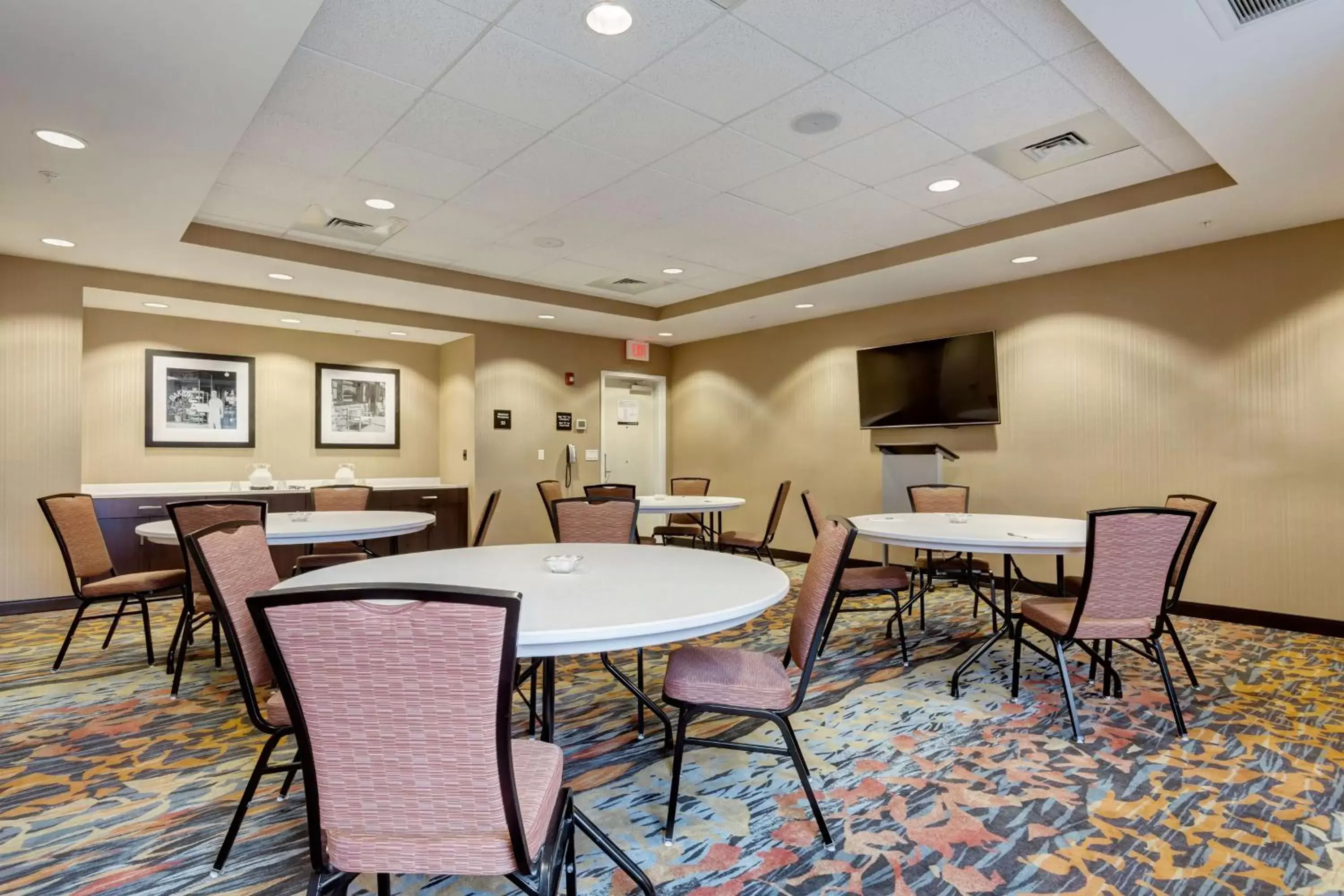 Meeting/conference room, Restaurant/Places to Eat in Hampton Inn-St. Louis Wentzville, MO