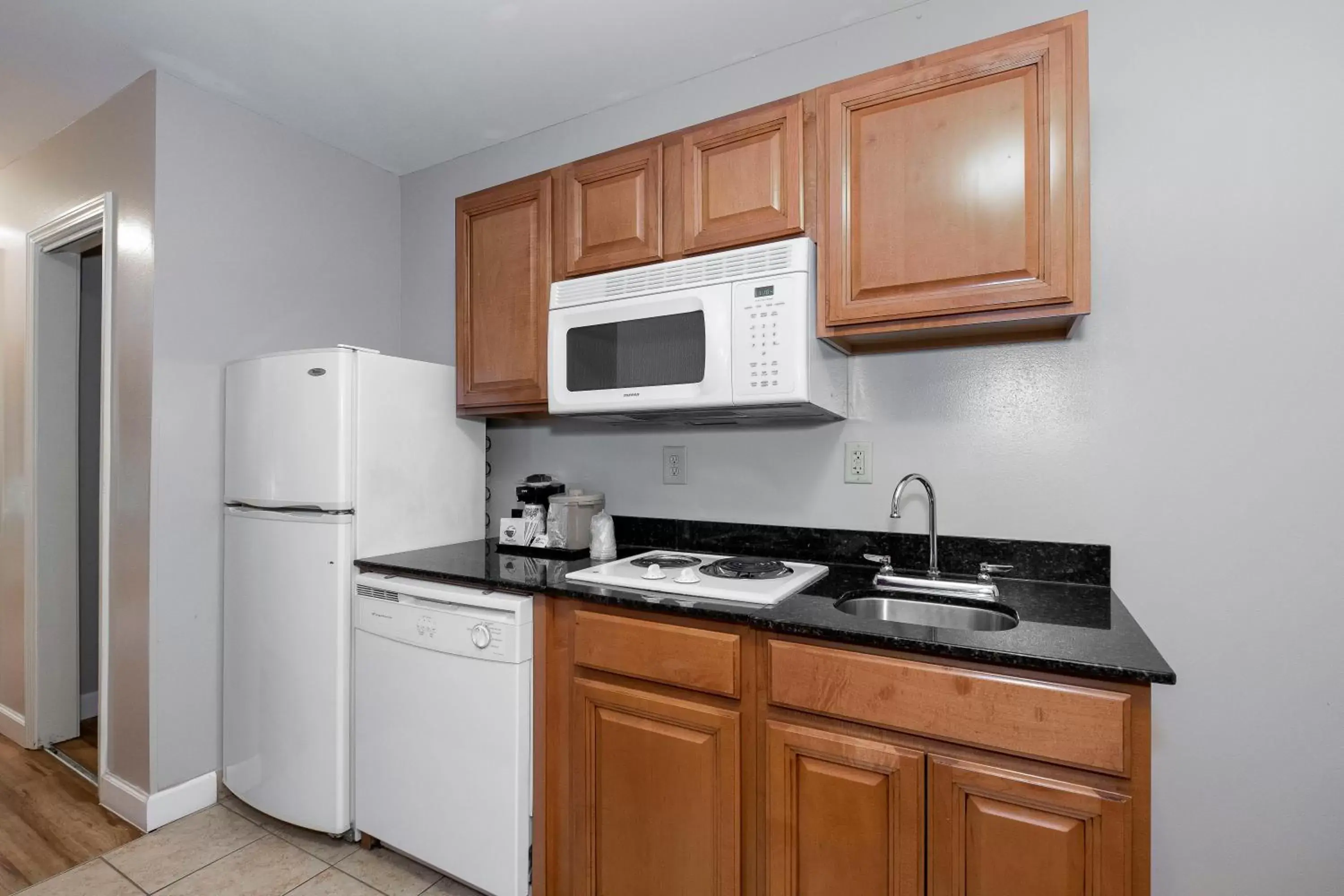 Bedroom, Kitchen/Kitchenette in Red Roof Inn & Suites Wilson