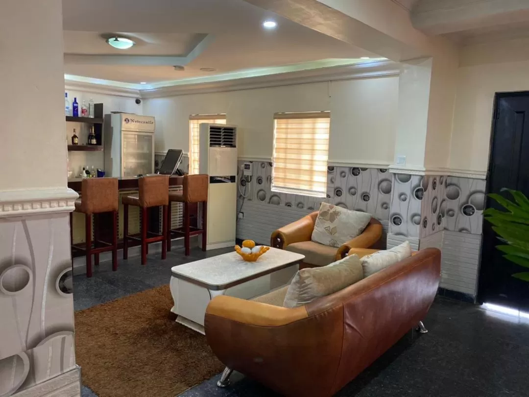 Restaurant/places to eat in Galpin Suites