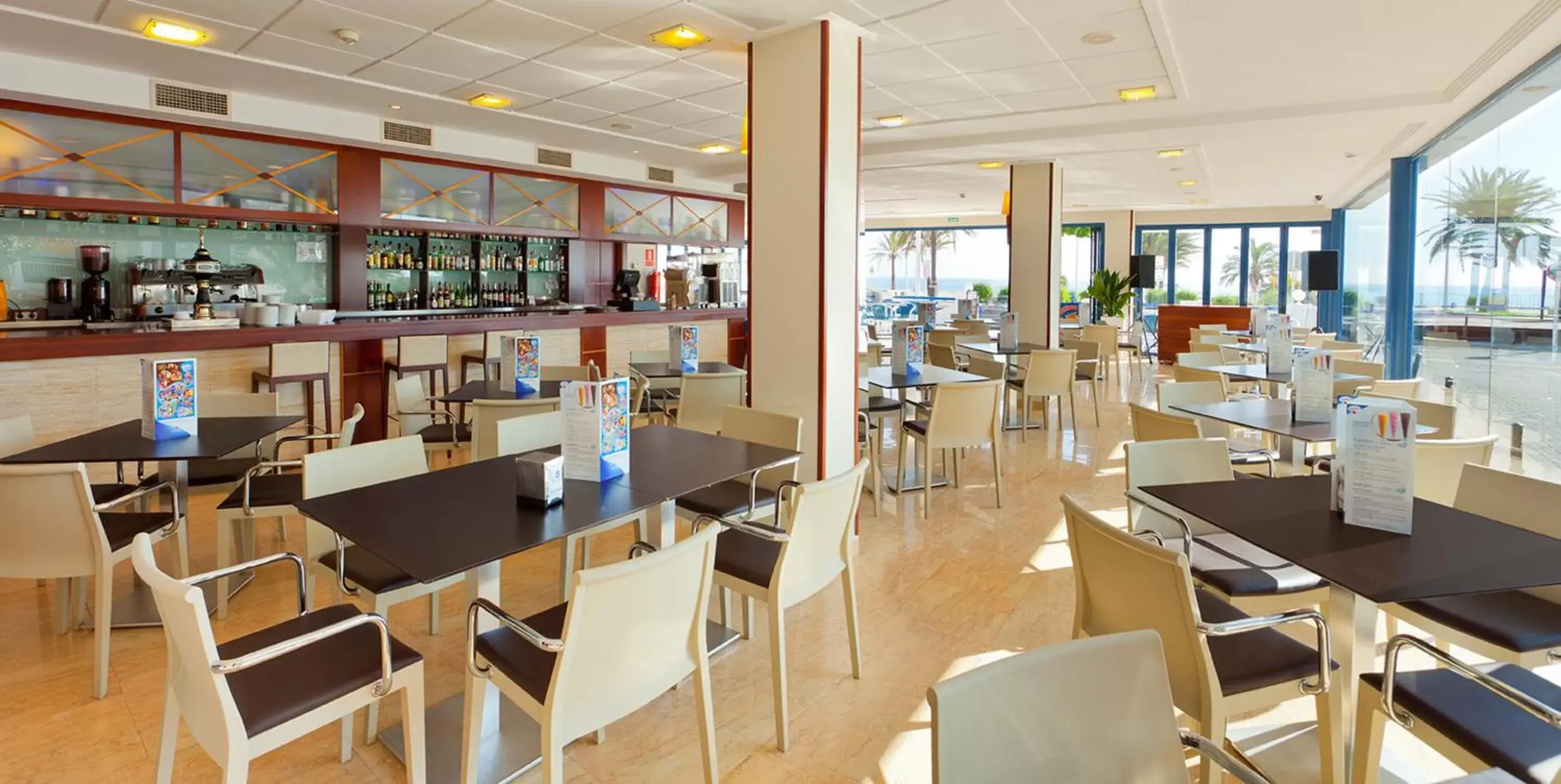 Lounge or bar, Restaurant/Places to Eat in Hotel RH Riviera - Adults Only