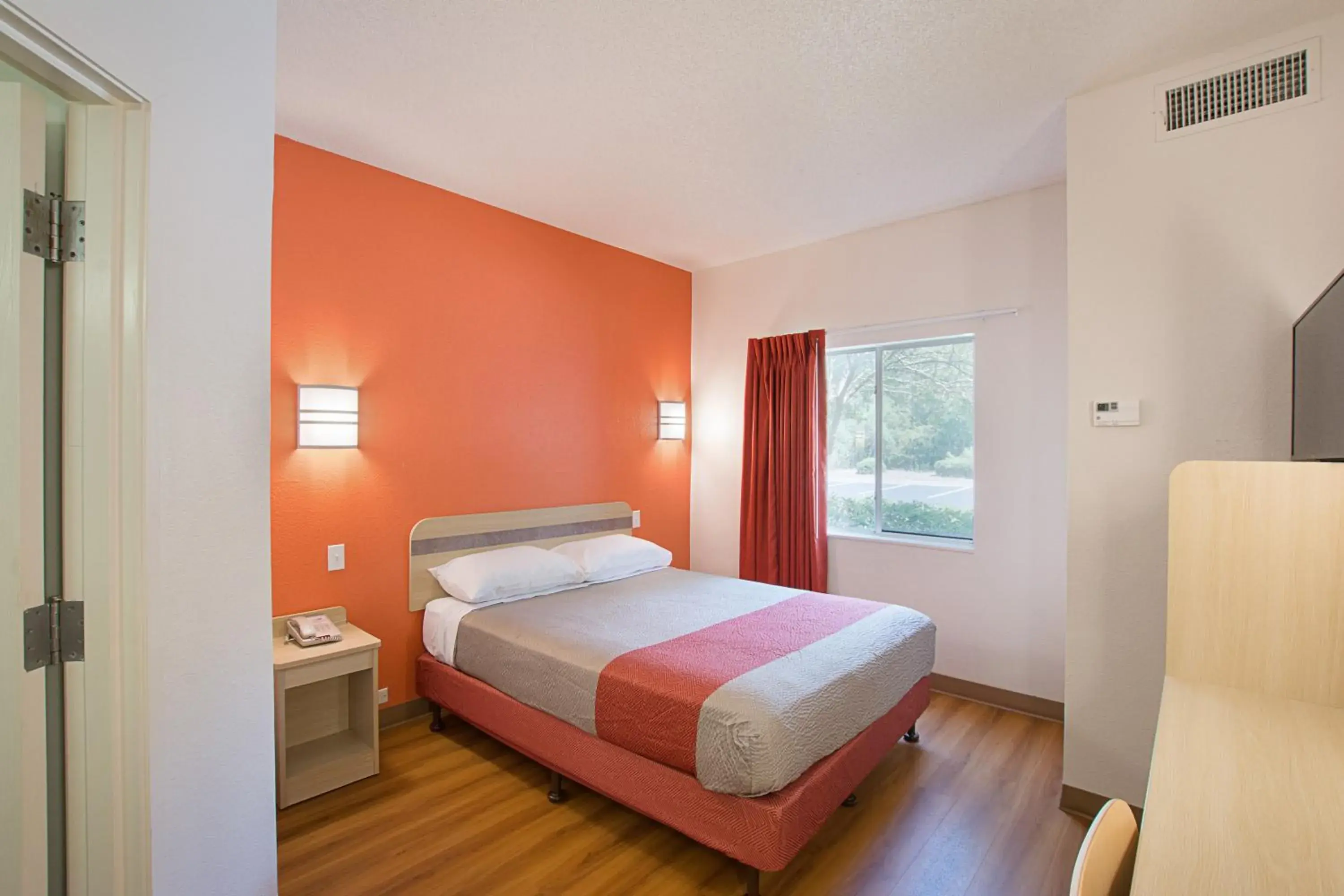 Bedroom, Bed in Motel 6-Columbia, SC - Fort Jackson Area