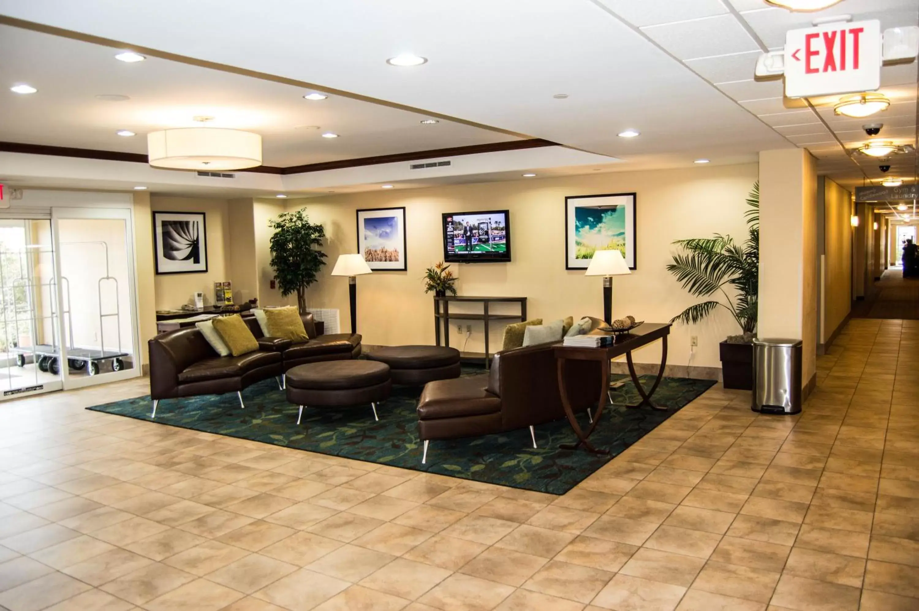 Property building, Lobby/Reception in Candlewood Victoria, an IHG Hotel