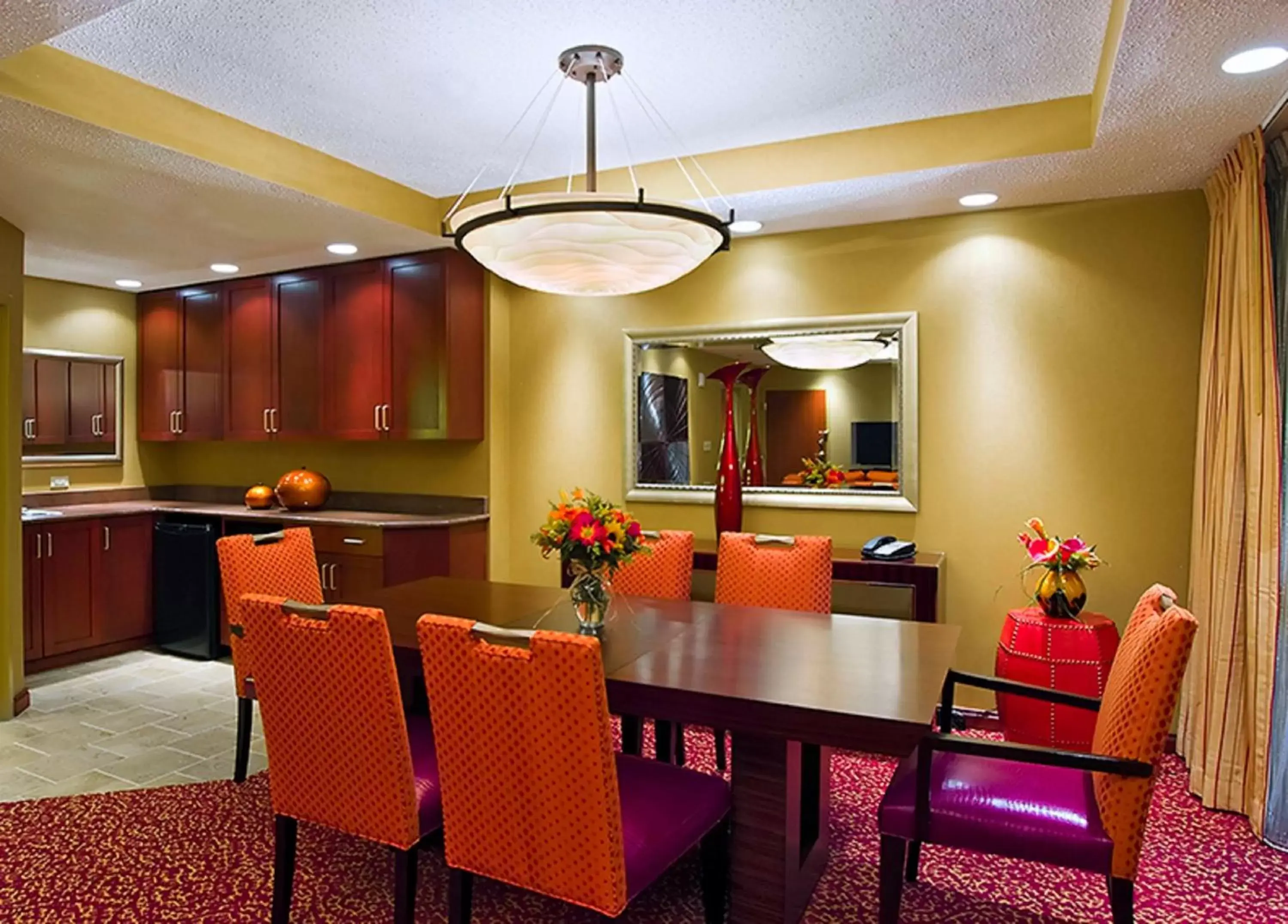 Bed, Restaurant/Places to Eat in Embassy Suites Murfreesboro - Hotel & Conference Center